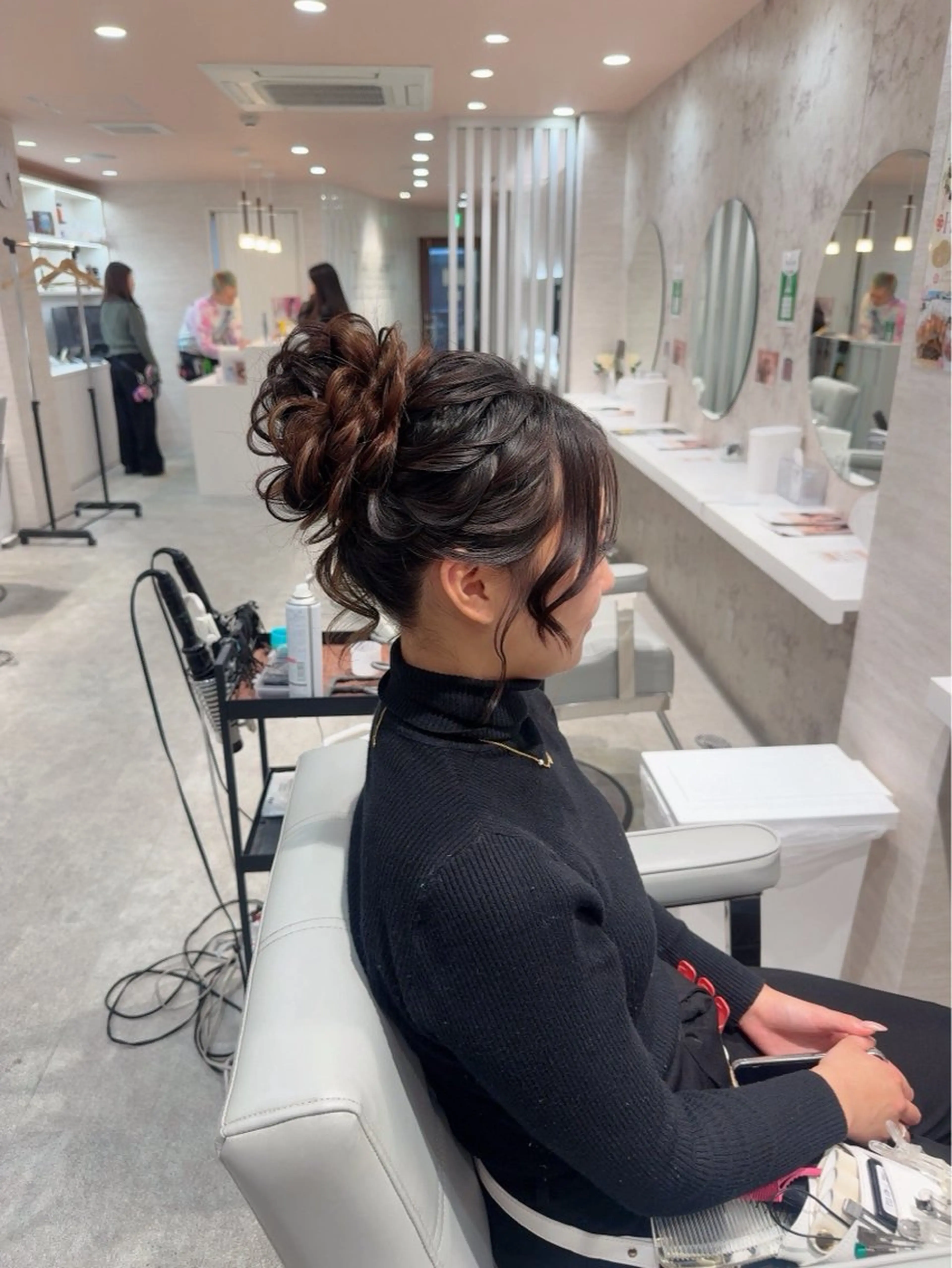 ロング お団子ヘア ベルグロー所属・ベルグローヘアセット 🤍まりこのヘアスタイル