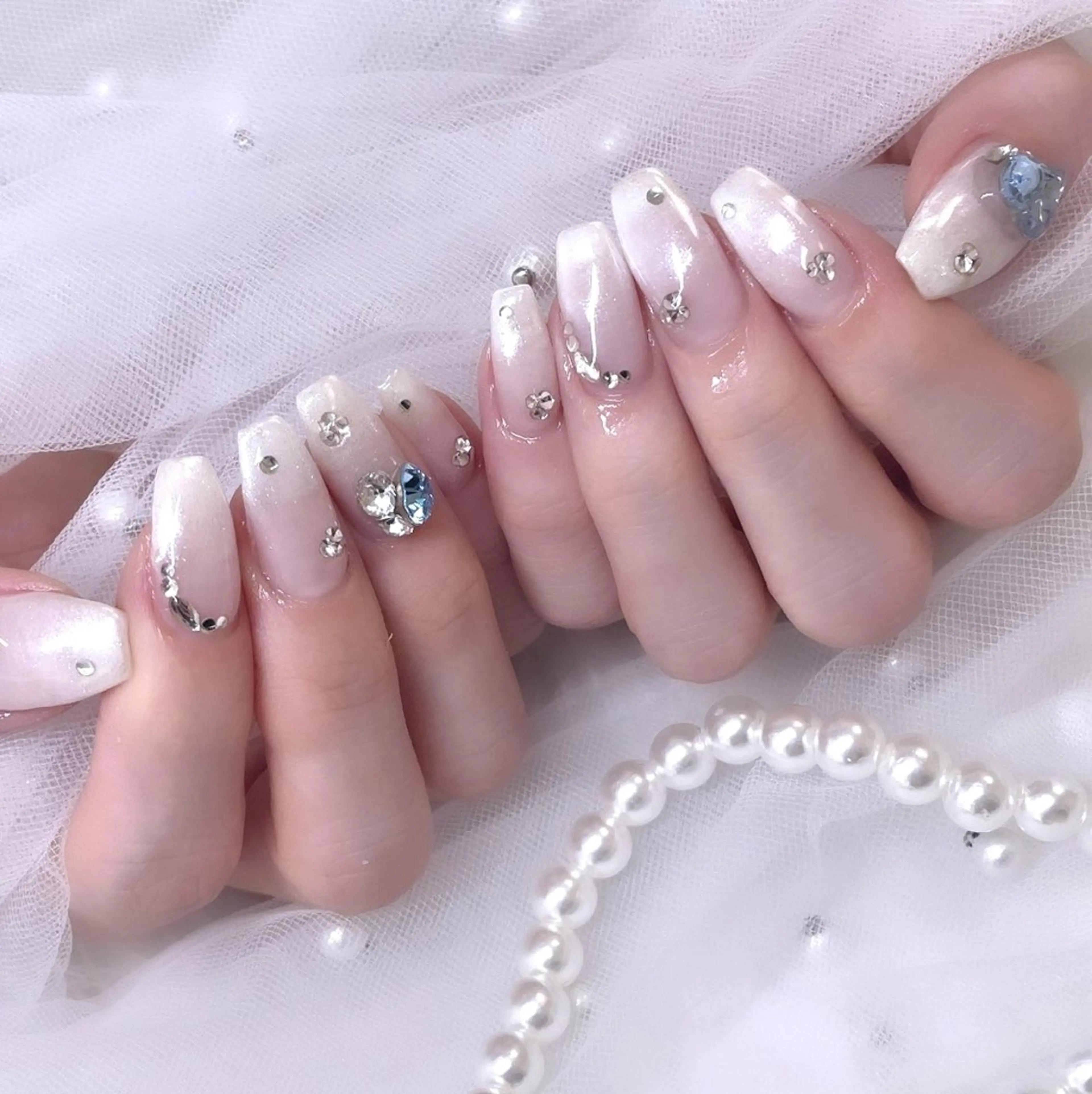 ネイル キラキラネイル ハンドネイル Salon　Lisia所属・Salon Lisiaのネイルデザイン