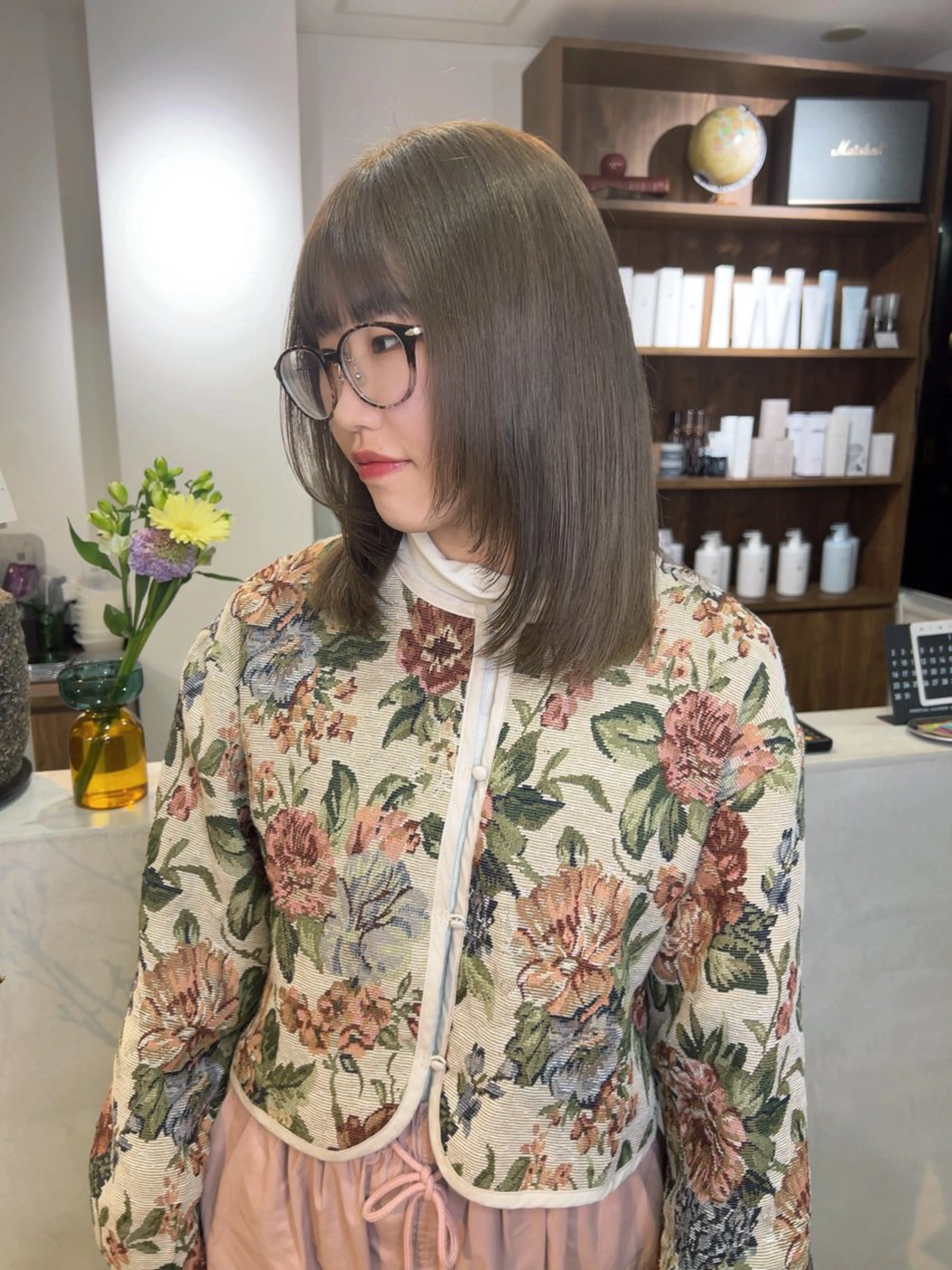 ミディアム カラー ブリーチ レイヤーカット カット ヘアカラー トリートメント (h)wim ウィムのヘアスタイル