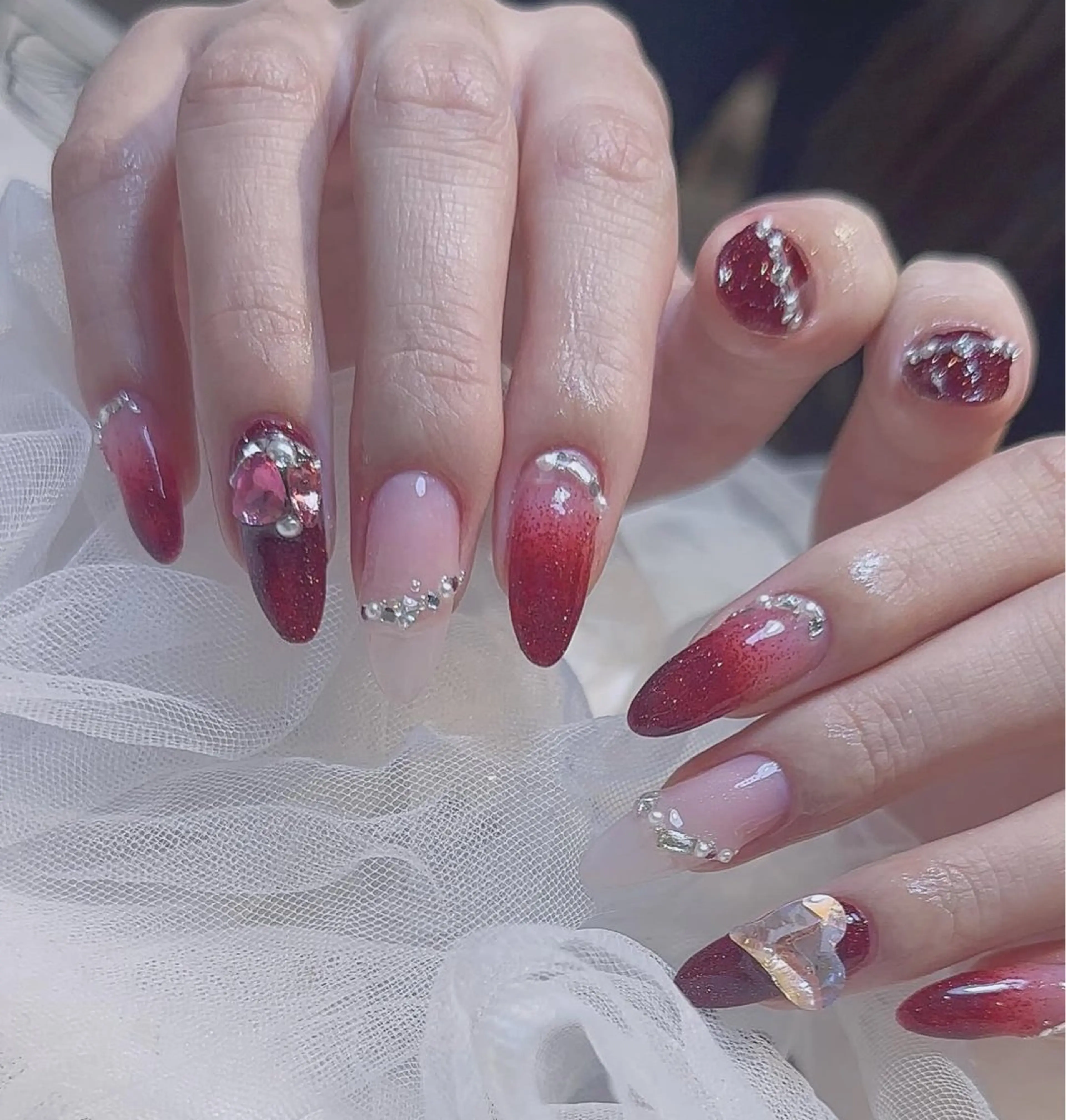 ネイル キラキラネイル マグネットネイル ミラーネイル ニュアンスネイル 春ネイル ハンドネイル Lyna 池袋のネイルデザイン