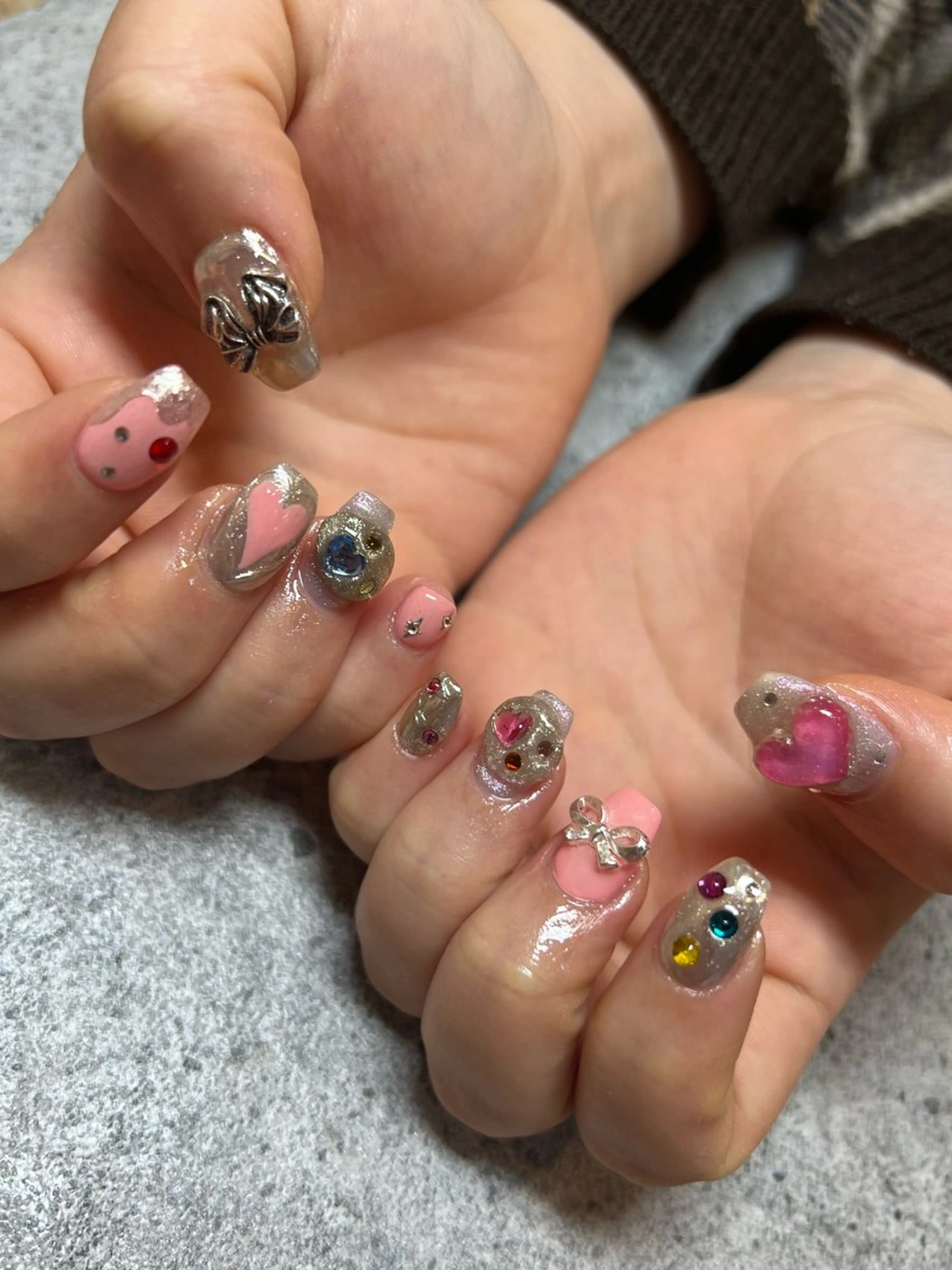 ネイル ハート リボン ストーンネイル ハンドネイル Maya nailsTOKYOのネイルデザイン