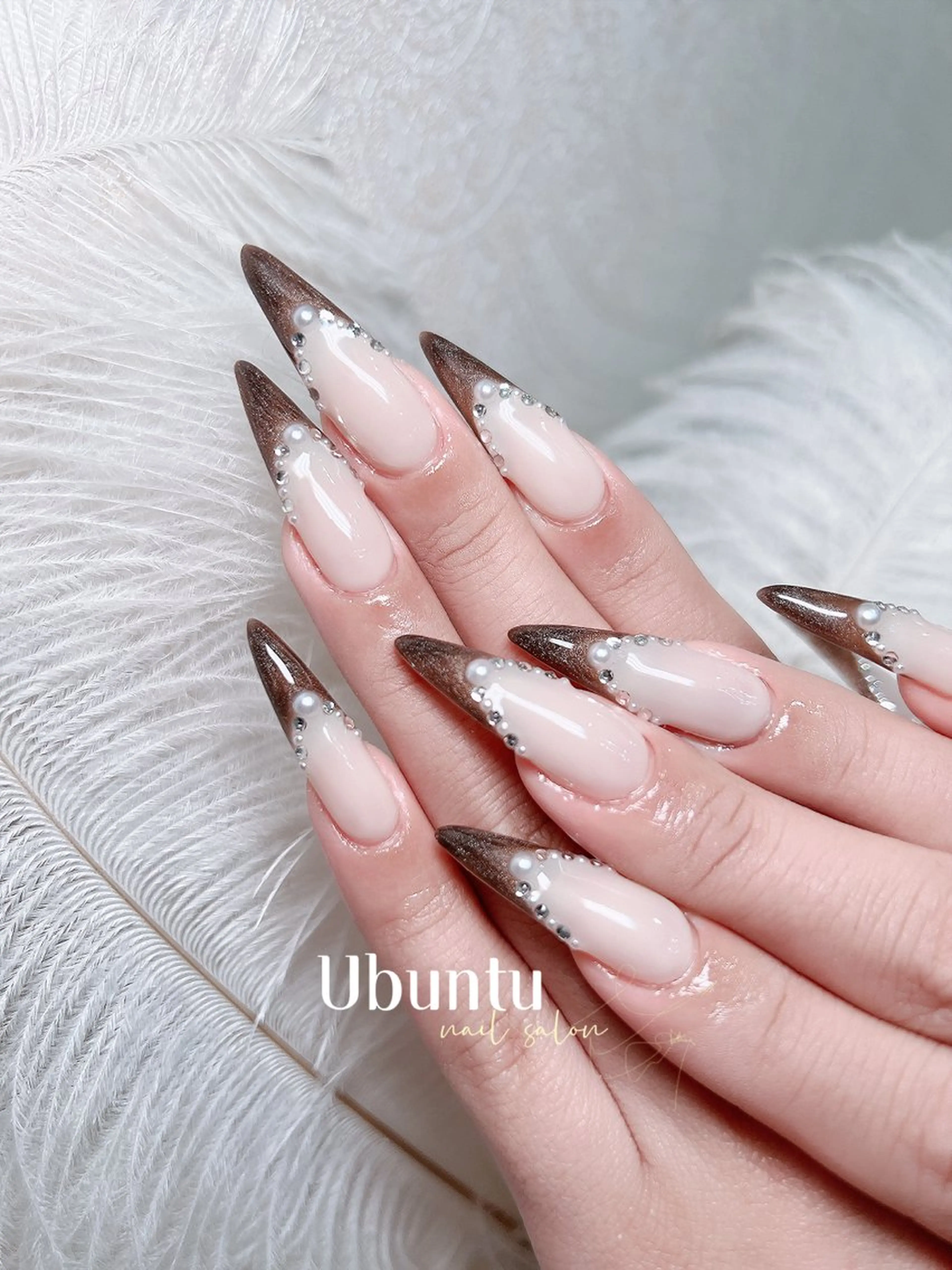 ネイル フラッシュネイル フレンチネイル ロングネイル ハンドネイル Ubuntu🎀 ネイルサロン✨のネイルデザイン