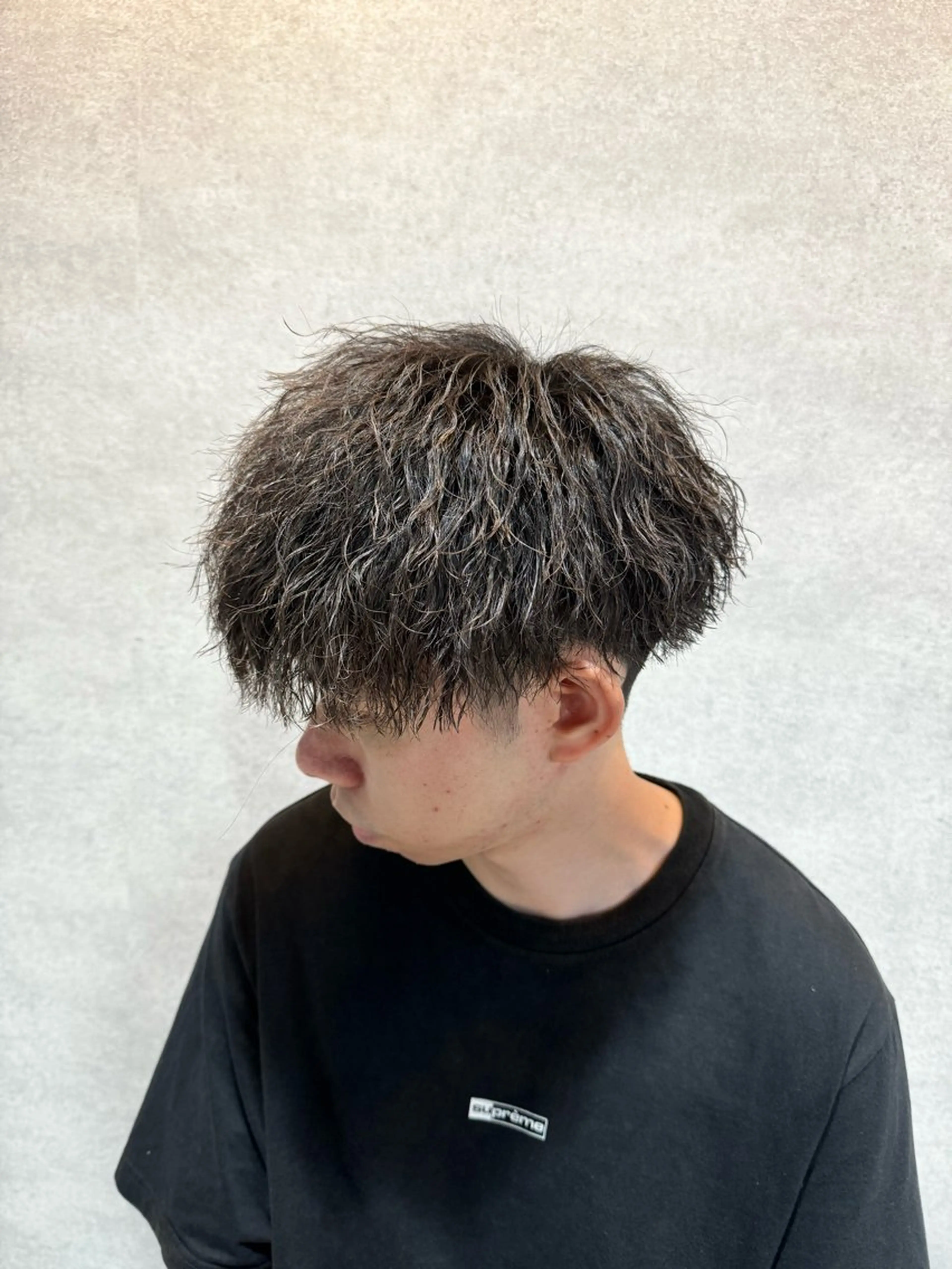 ショート カラー パーマ ヘアアレンジ メンズ センターパート メンズハイライト メンズメッシュ マッシュ メンズパーマ カット パーマ トリートメント ヘッドスパ ヘアセット 仕上がり満足度No. 1🔥BLUCK🔥のヘアスタイル