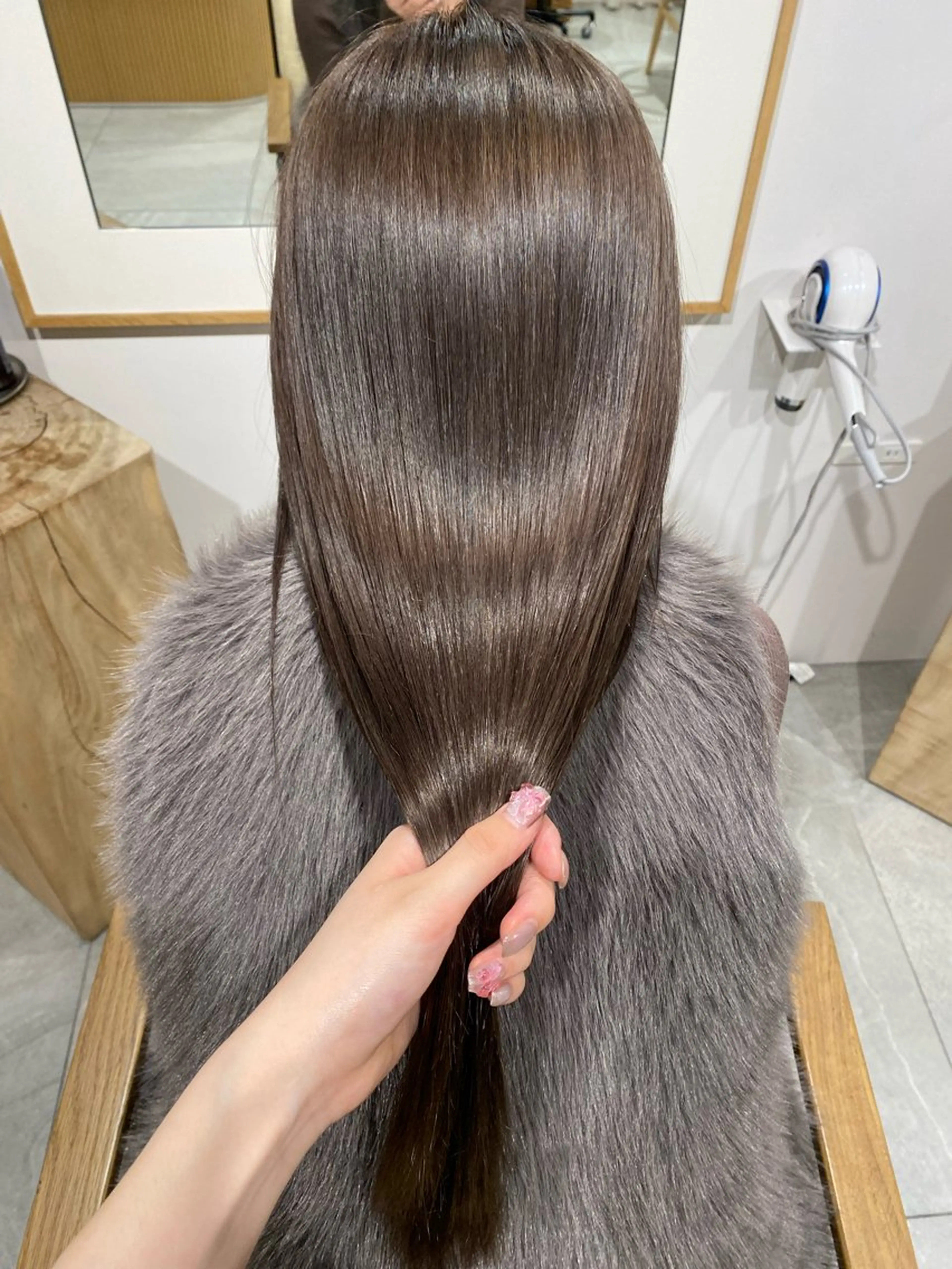 カラー knock所属・knock　國友 華乃のヘアスタイル