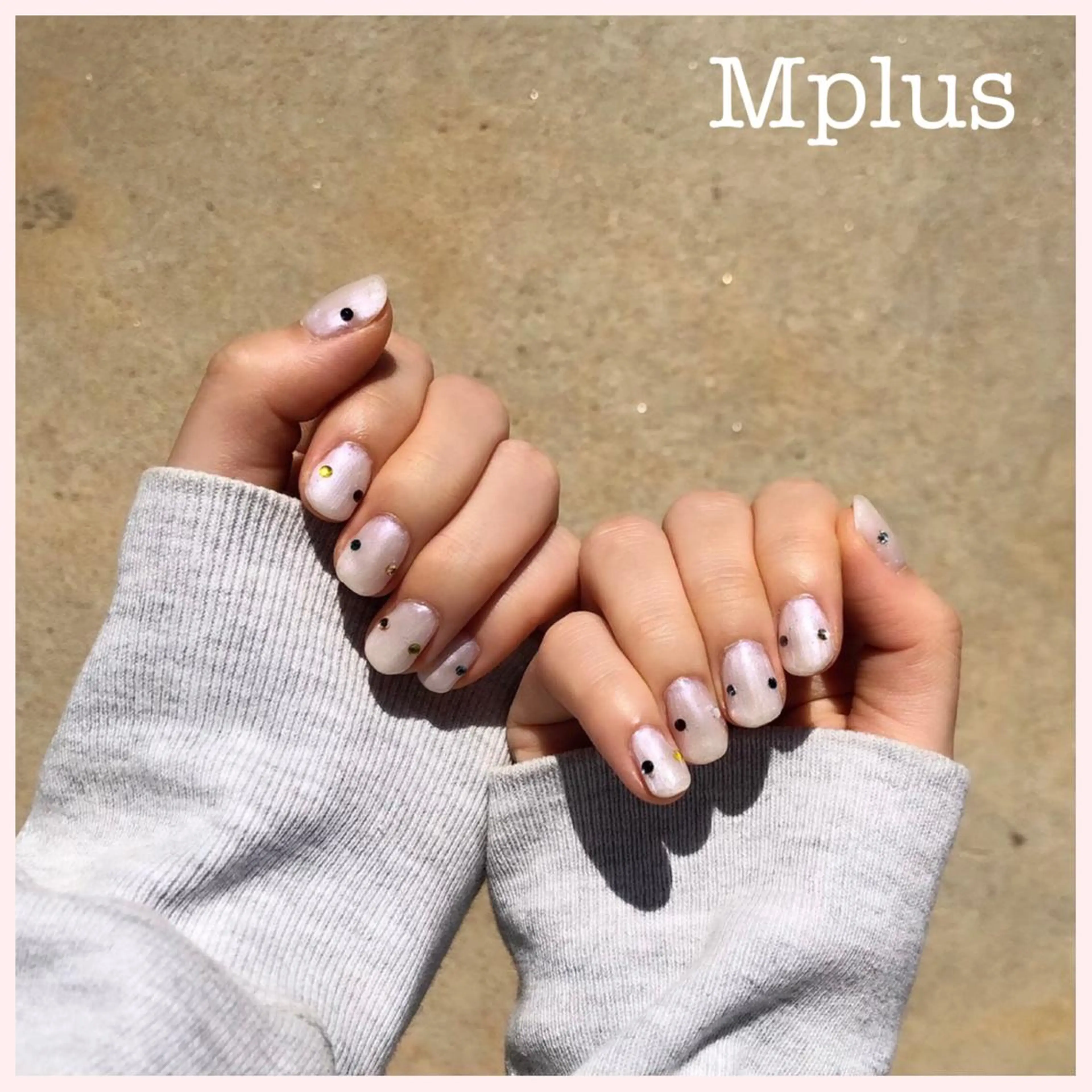 ネイル ストーンネイル ホワイト Mplus miyukiのネイルデザイン