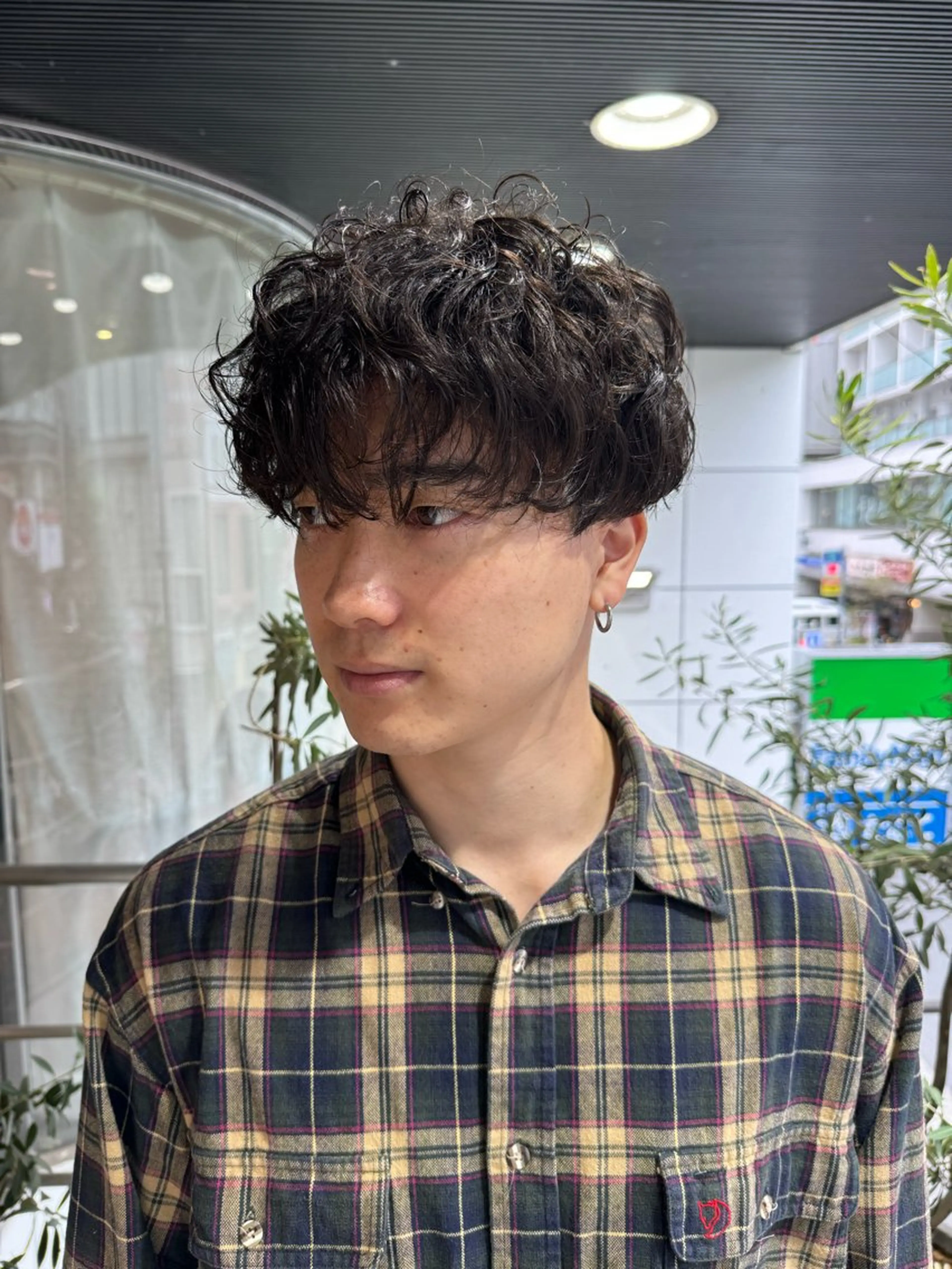 ショート パーマ メンズ センターパート ダウンパーマ カルマパーマ マッシュ メンズパーマ designcolo r/似合わせNOKAのヘアスタイル