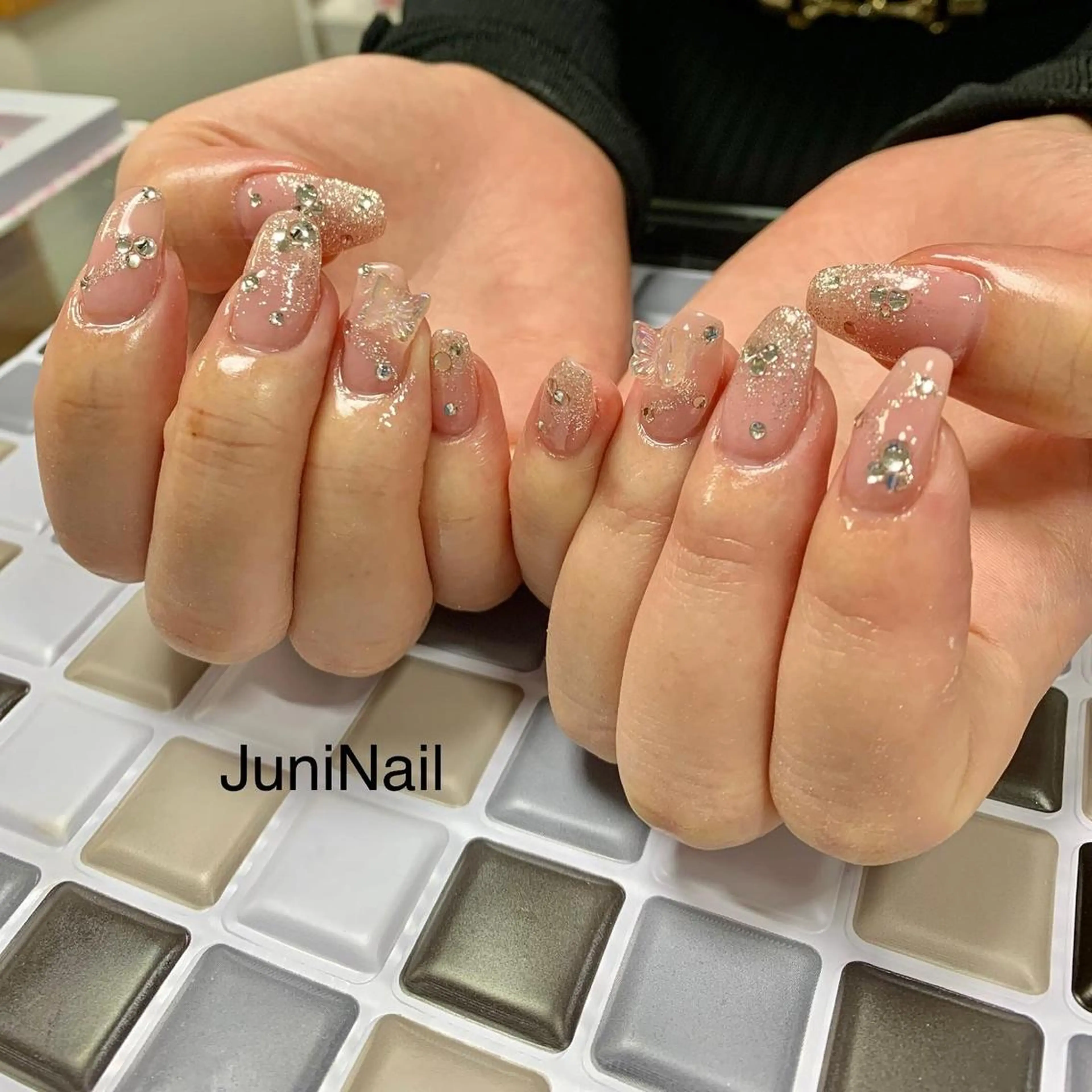 ネイル オーロラネイル クリアネイル 成人式 フラッシュネイル フレンチネイル ハンドネイル JuniNail 주니네일🇰🇷suのネイルデザイン