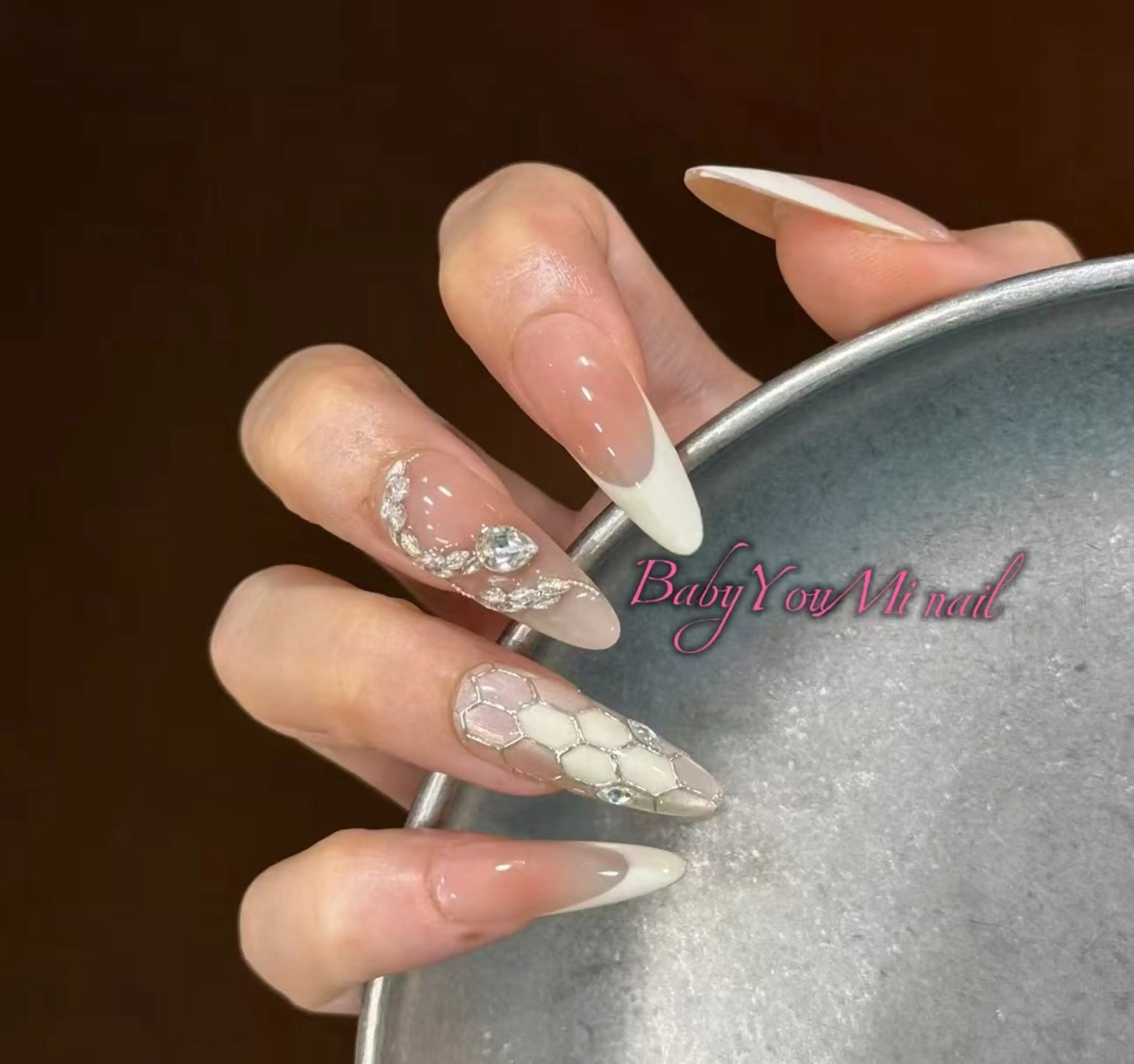 ネイル オーロラネイル フラワーネイル フットネイル フレンチネイル ジェルネイル ハンドネイル BabyYouMi nailのネイルデザイン