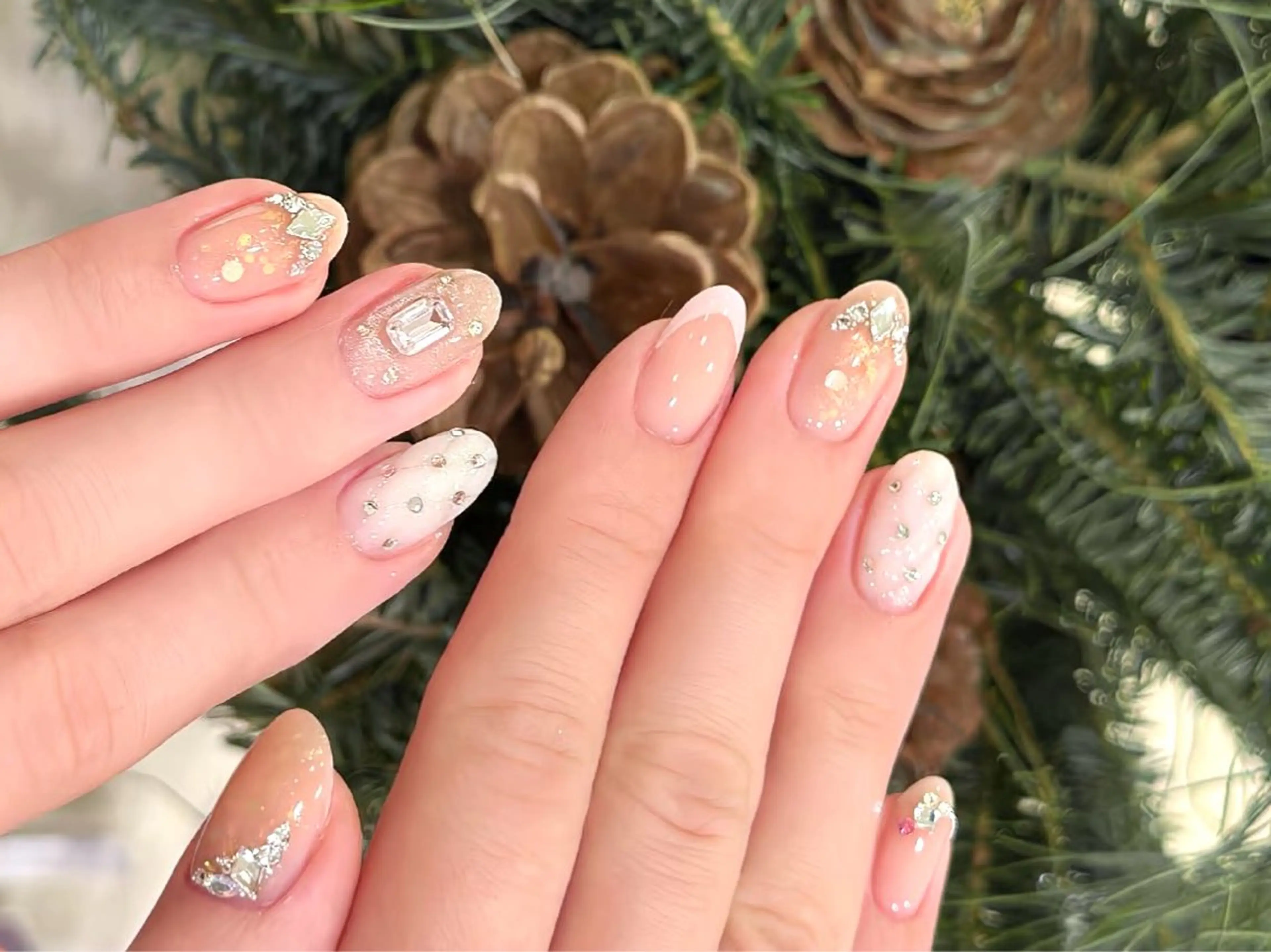 ネイル フレンチネイル ゴールド ラメ(グリッター) オフィスネイル シンプルネイル ハンドネイル ハンドケア DarkHoney 池袋店のネイルデザイン