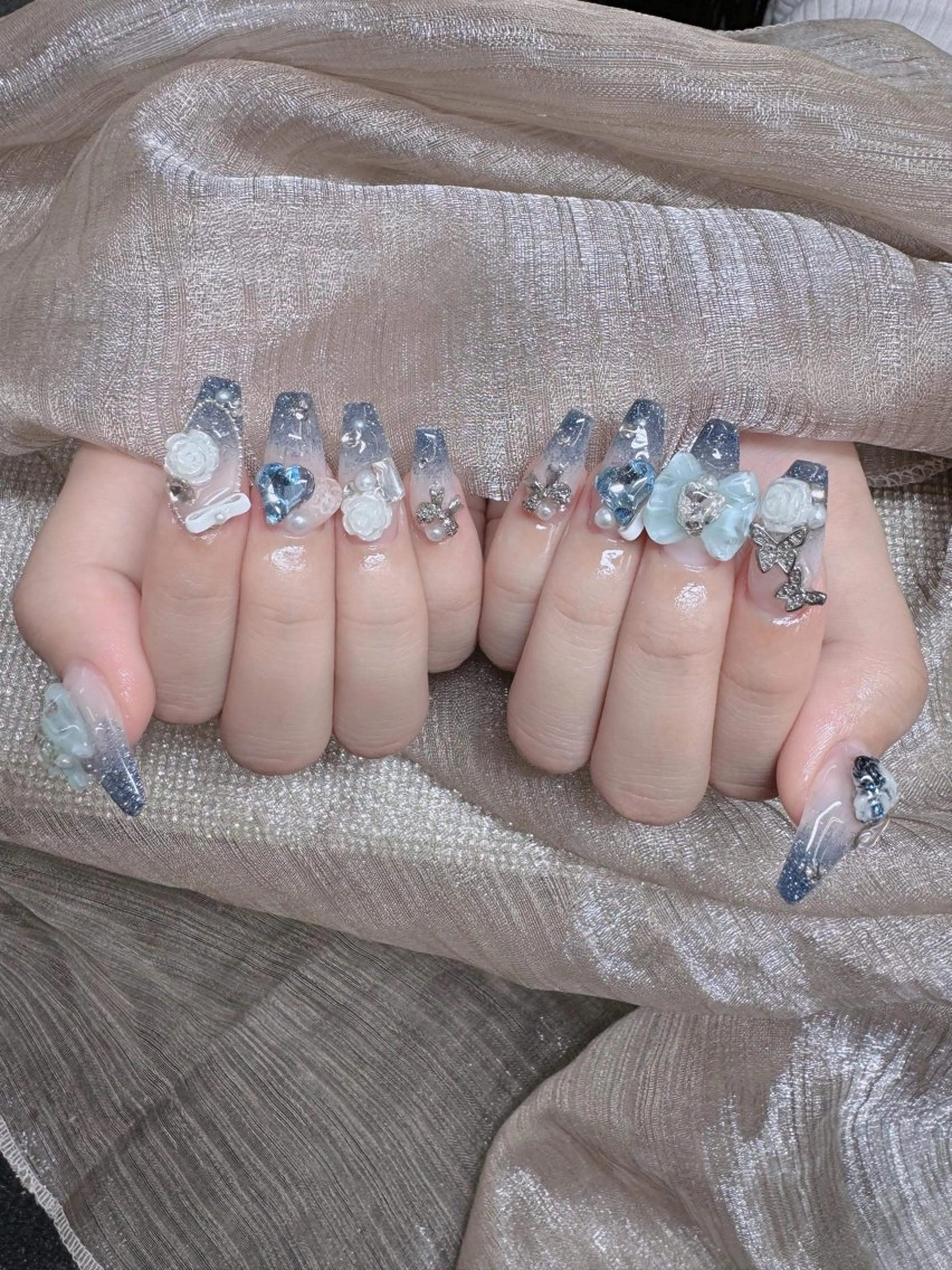 ネイル オーロラネイル チークネイル 長さ出し フットネイル フレンチネイル Anh 歌舞伎町のネイルデザイン