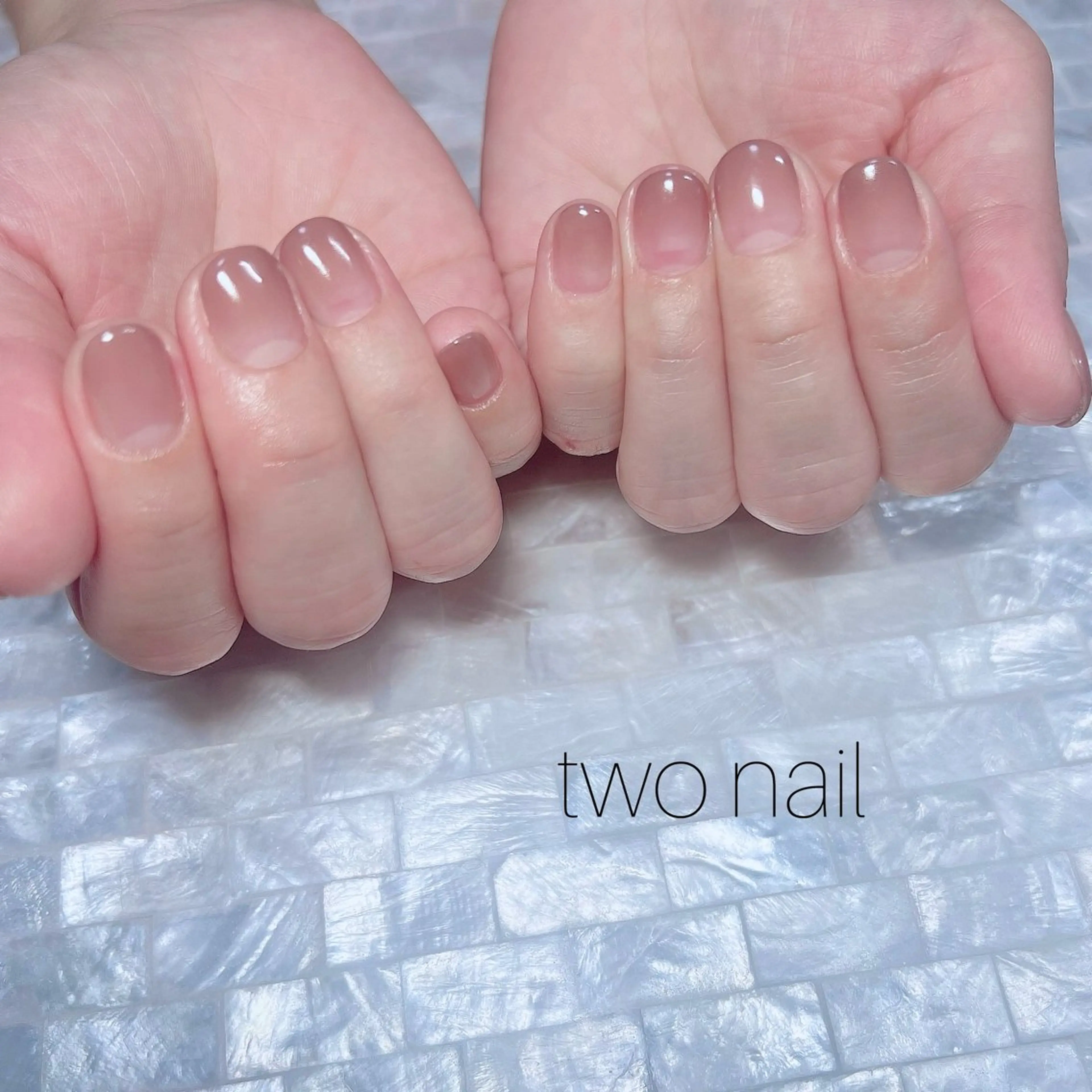 ネイル ブラウン ネイルチップ ホワイト ハンドネイル two nailのネイルデザイン