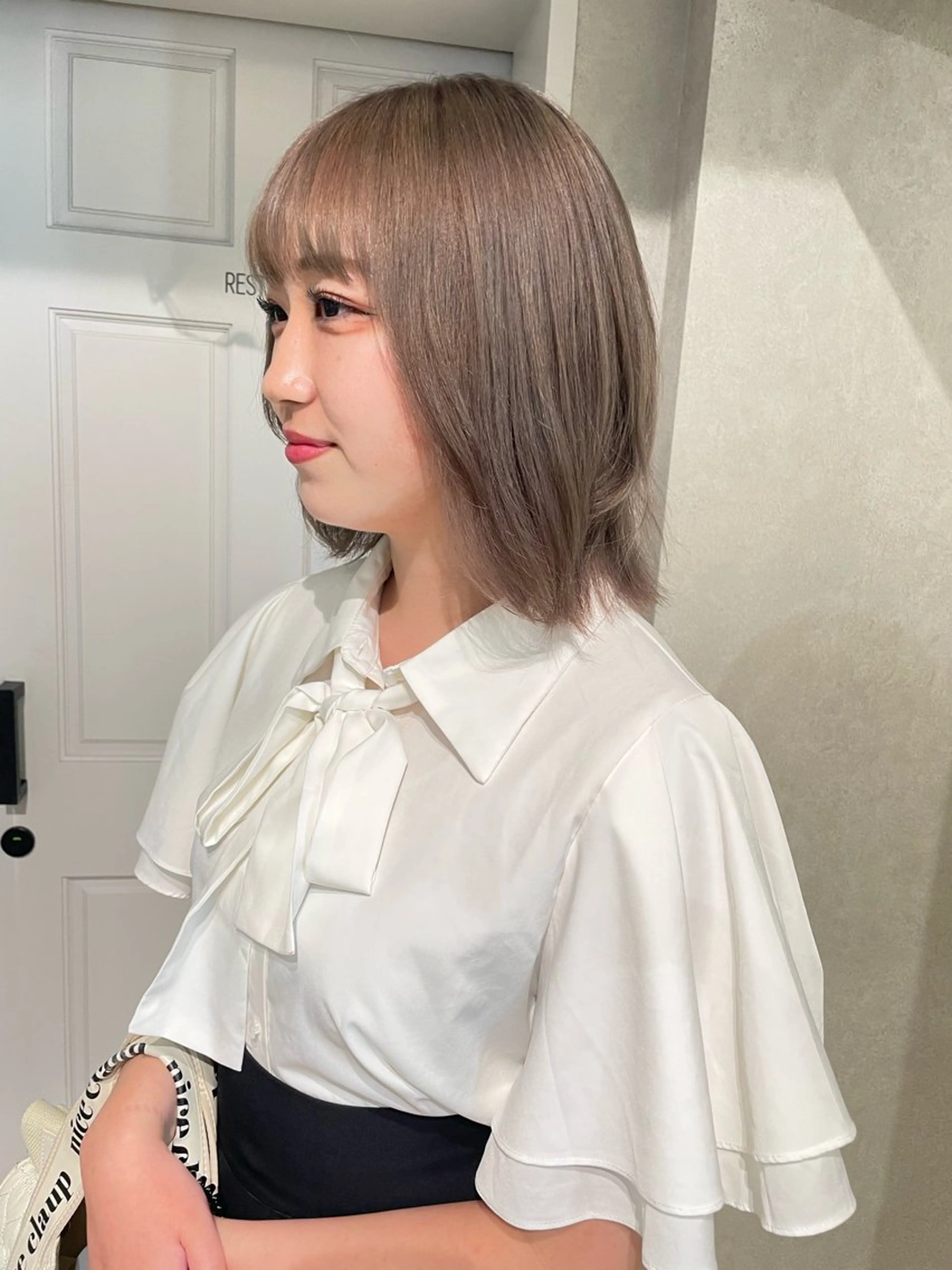 ミディアム カラー ベージュカラー ブリーチ ケアブリーチ ヘアカラー ナチュラル透明感🌱 小山美樹子のヘアスタイル