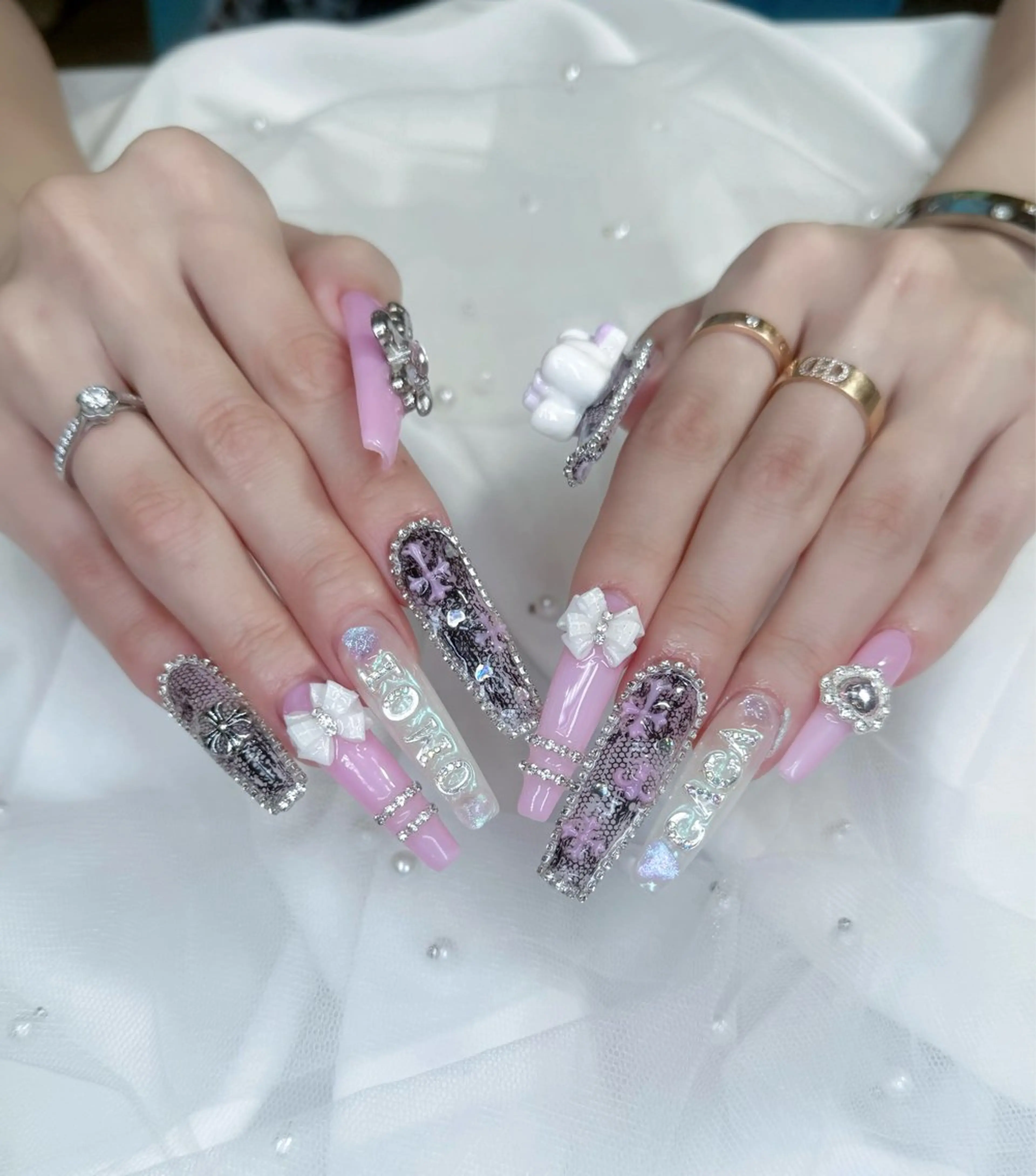 セミロング ハンドネイル Bibi beauty spa Osaka所属・Bibi nail Osakaのネイルデザイン