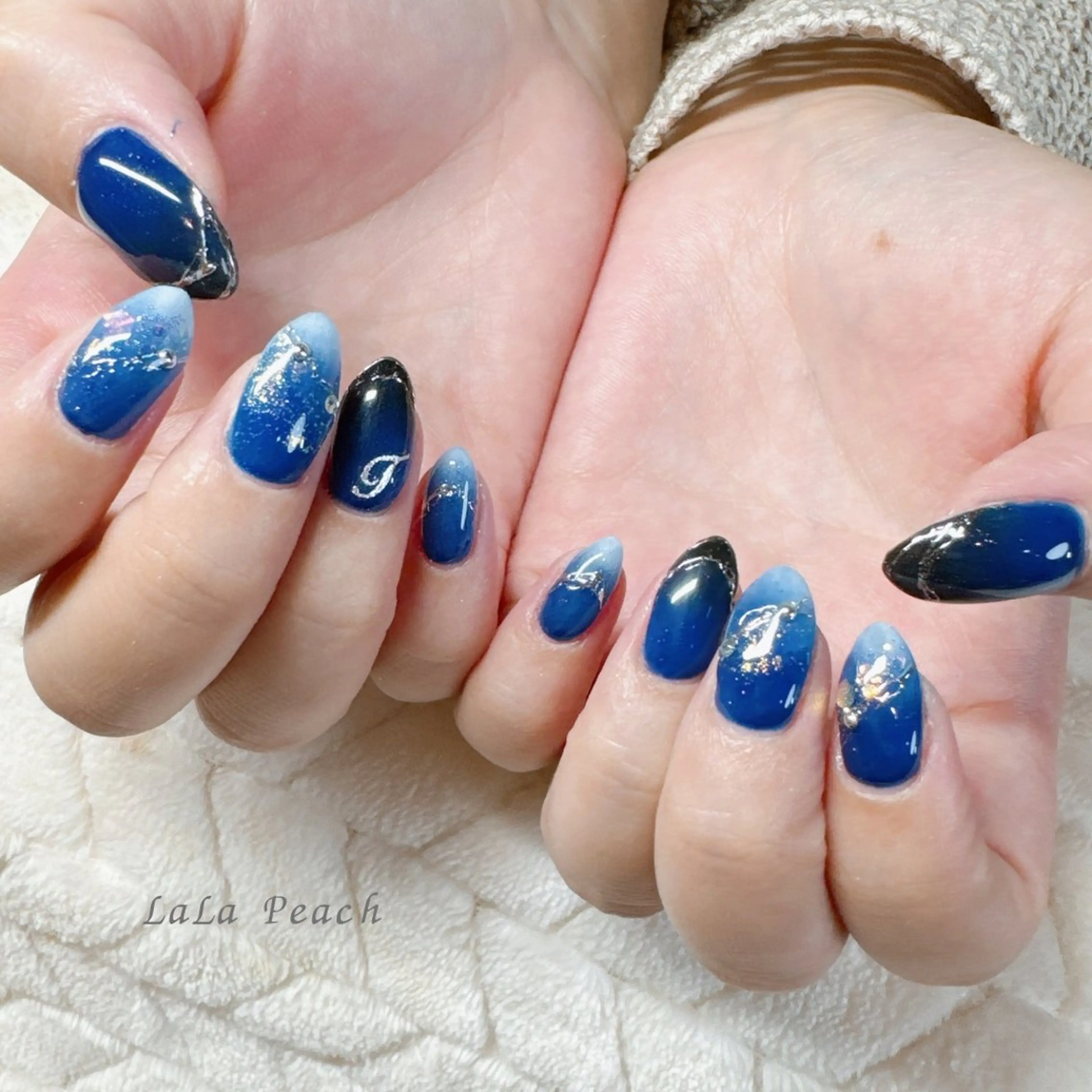ネイル ブルー ジェルネイル グラデーション ネイビー ハンドネイル LaLa Peach 福岡のマツエク・マツパデザイン