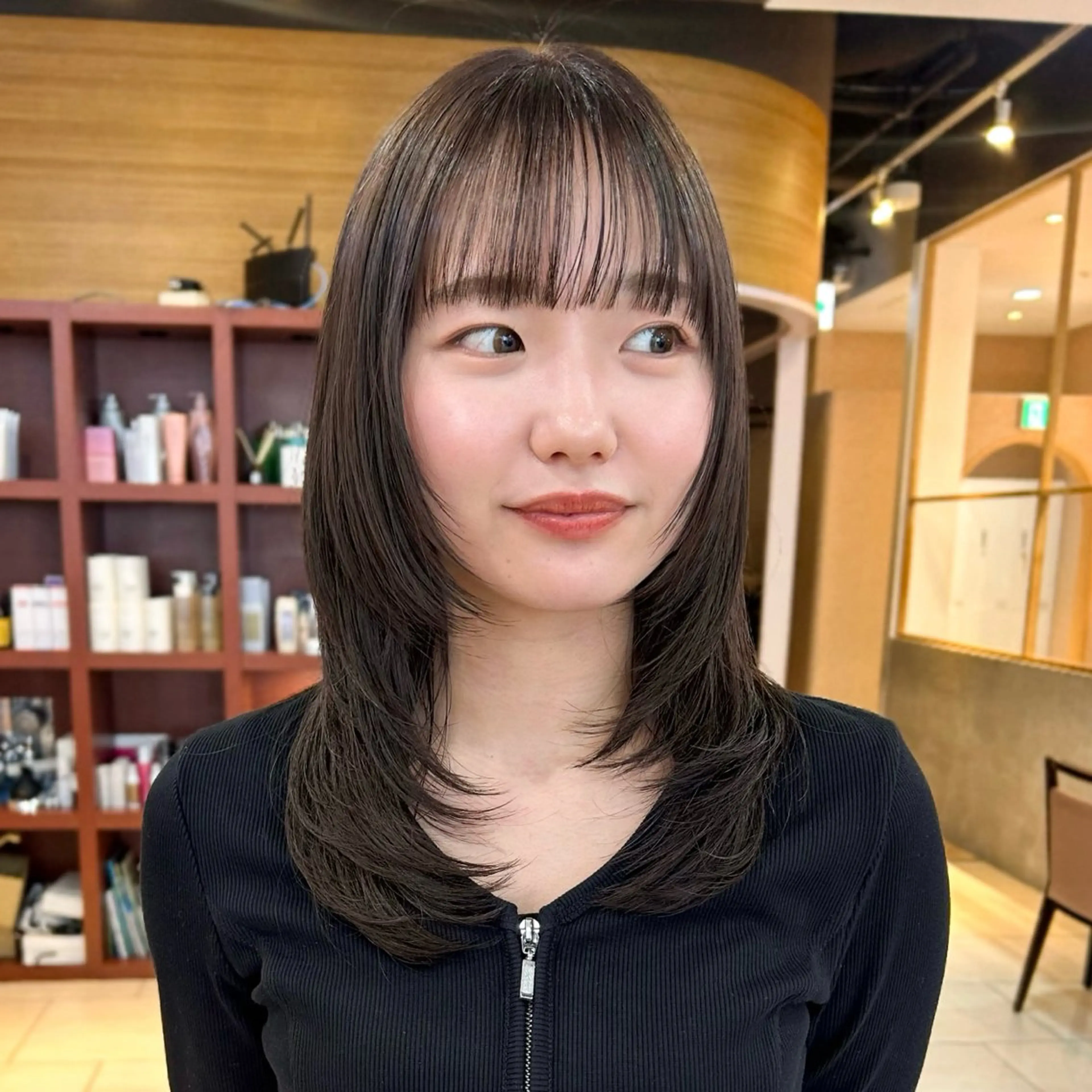 セミロング カラー 透明感カラー グレージュ レイヤーカット カット ヘアカラー トリートメント このか/似合わせ/ 透明感/ダブルカラーのヘアスタイル