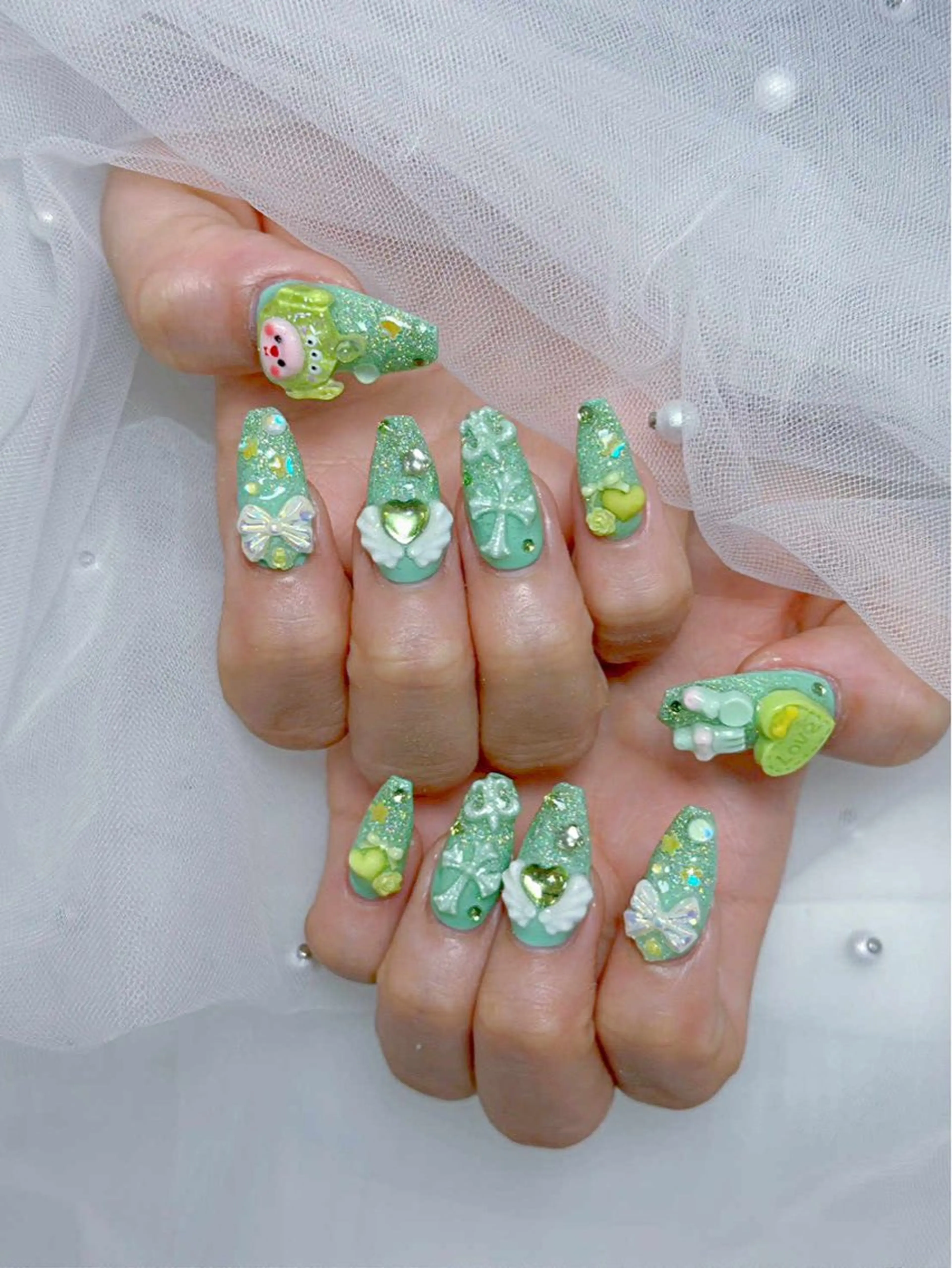 ネイル アートネイル オーロラネイル チークネイル 長さ出し フットネイル ハンドネイル ハンドケア Mio_ Noiranailのネイルデザイン