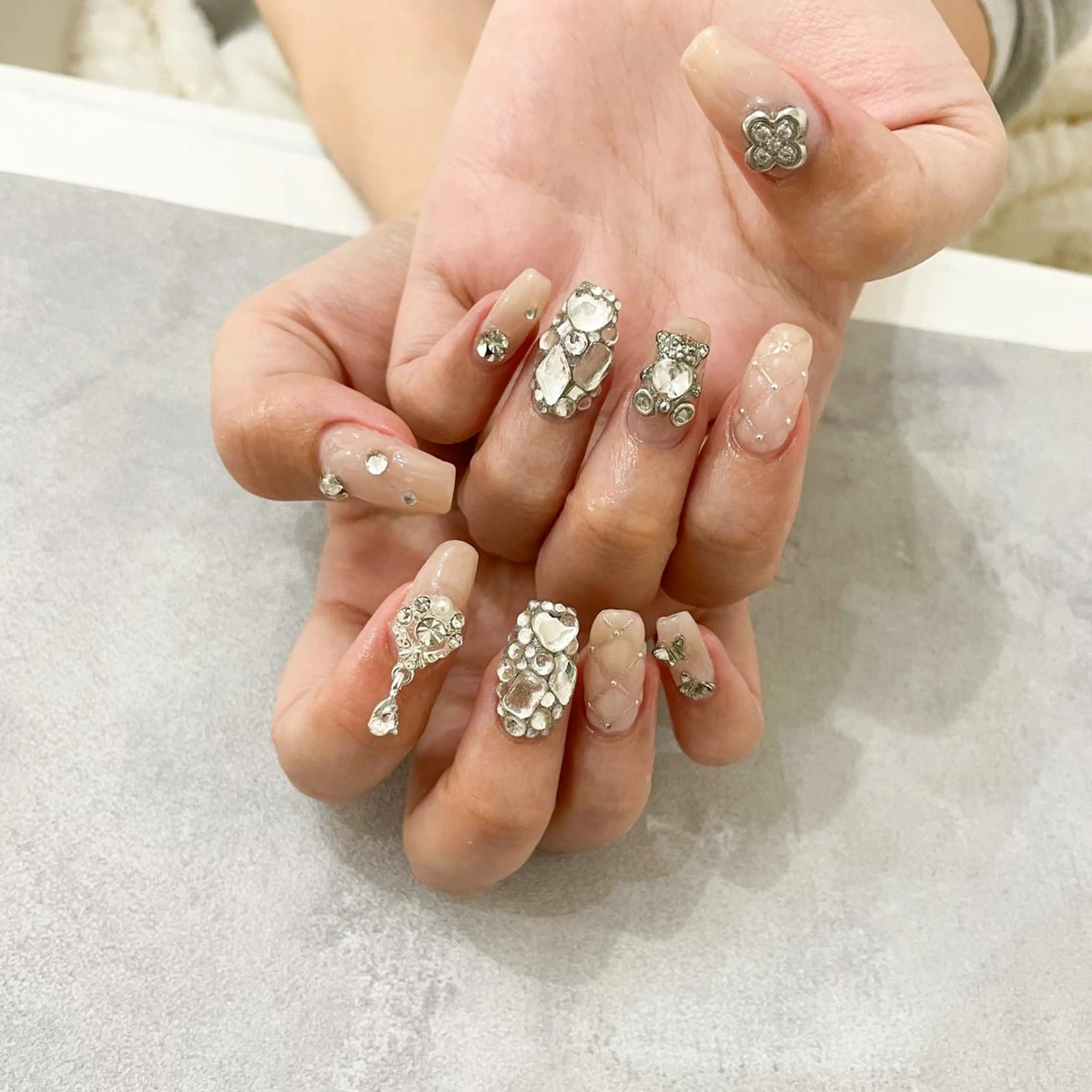 ネイル ハンドネイル ゴテゴテ💙ワンホン リオナのネイルデザイン