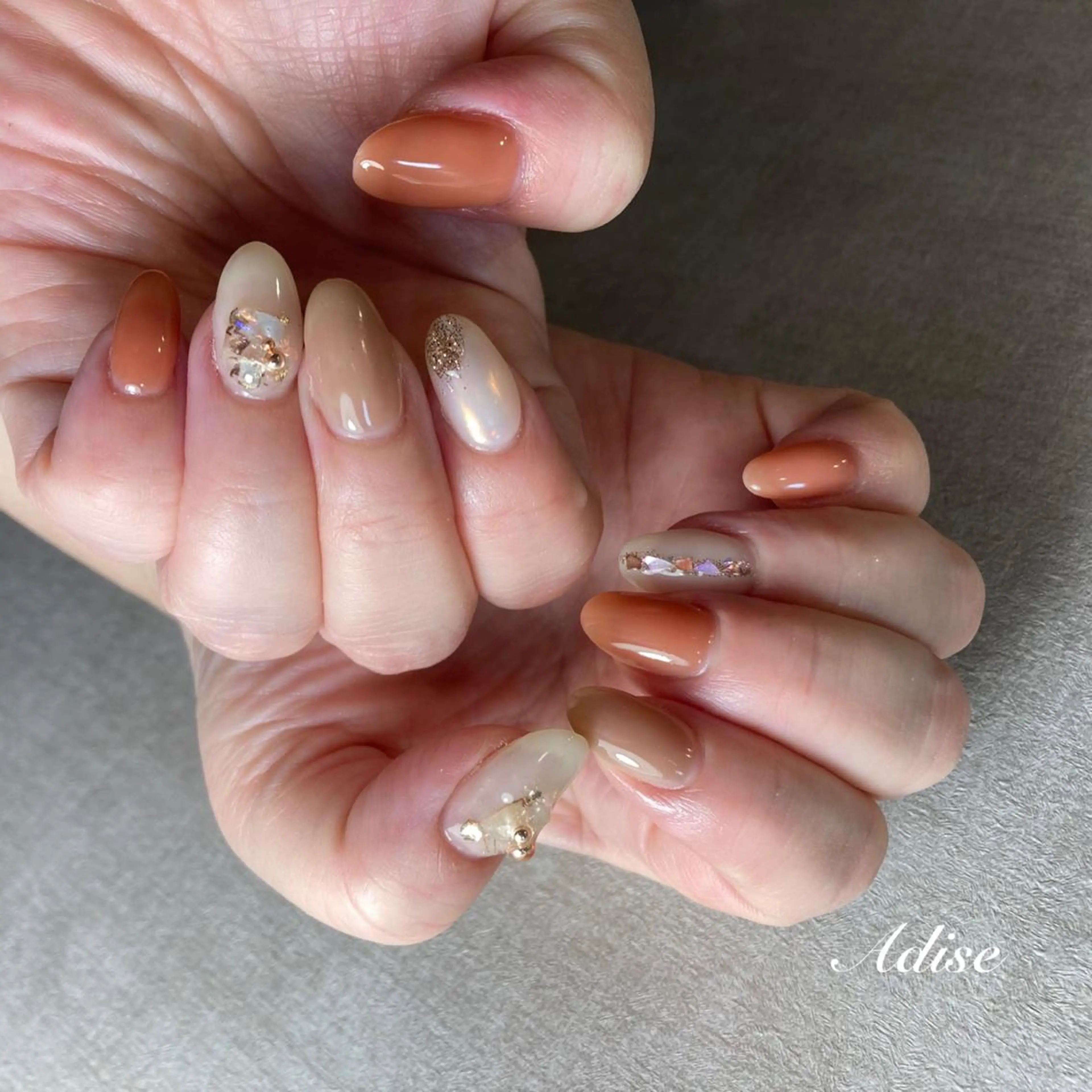 ネイル フレンチネイル グラデーション ニュアンスネイル オフィスネイル 第一印象専門サロン ADISEのエステ・リラクイメージ