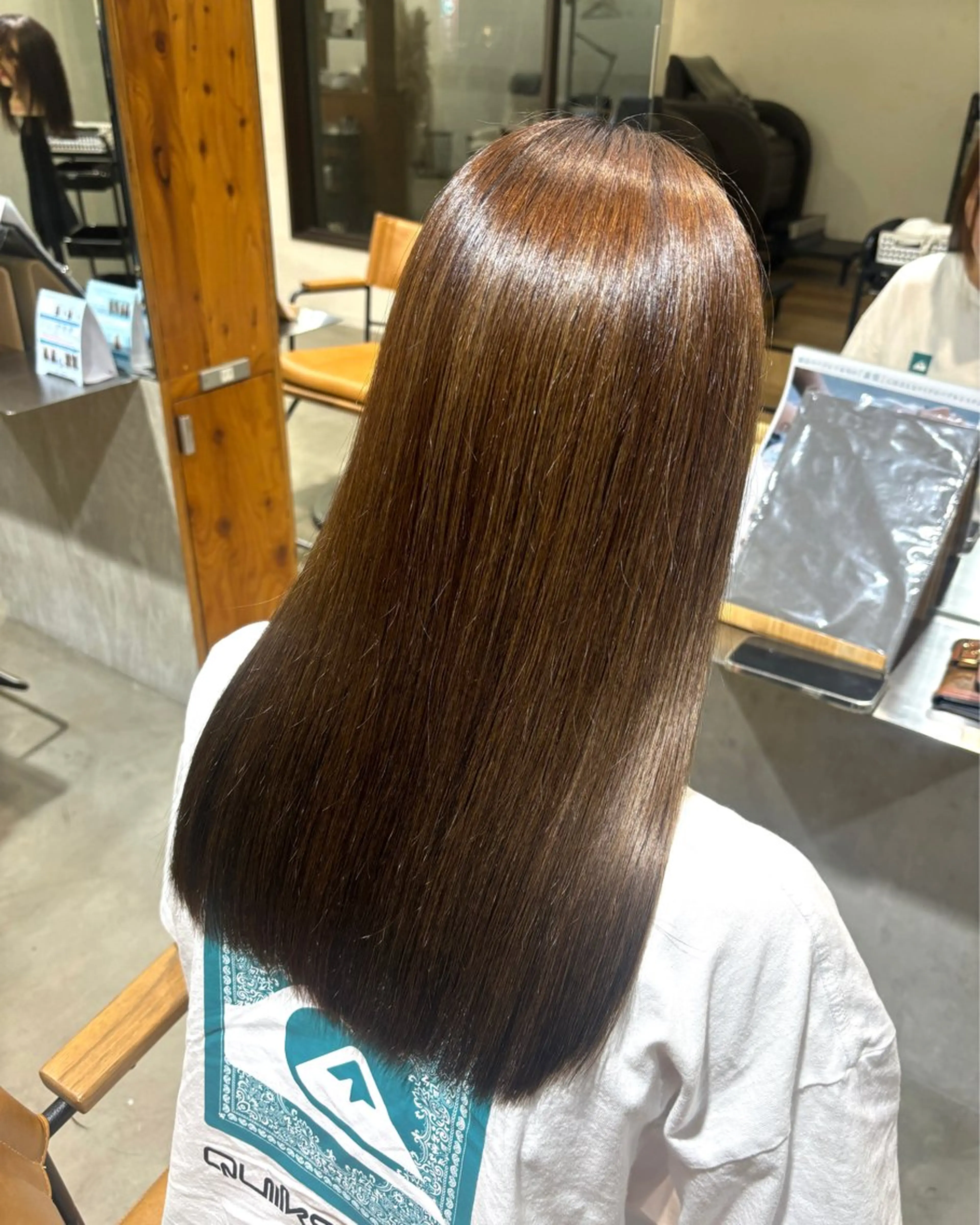 セミロング カラー 小木曽 里華のヘアスタイル