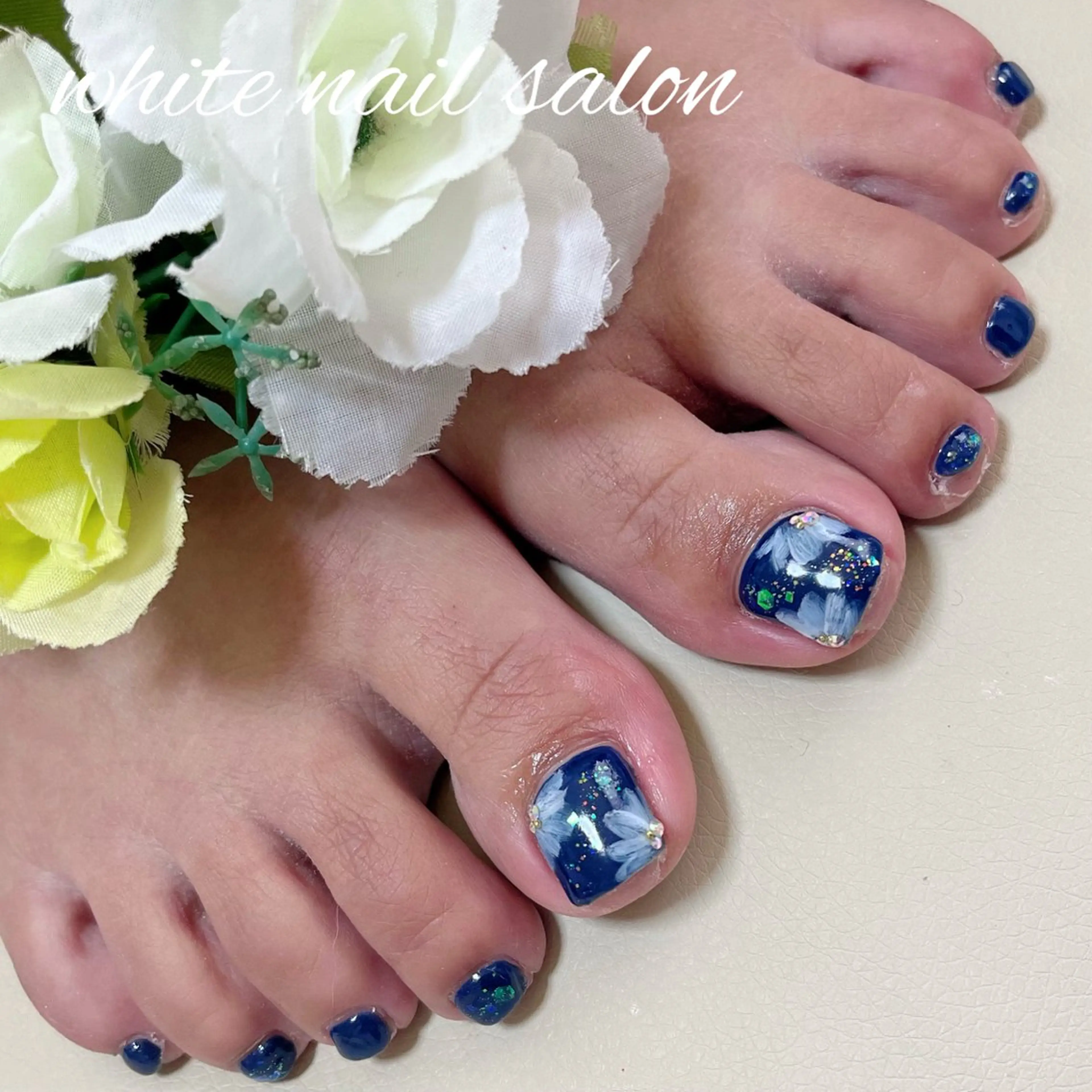ネイル ラメ(グリッター) フットネイル white nail salonのネイルデザイン
