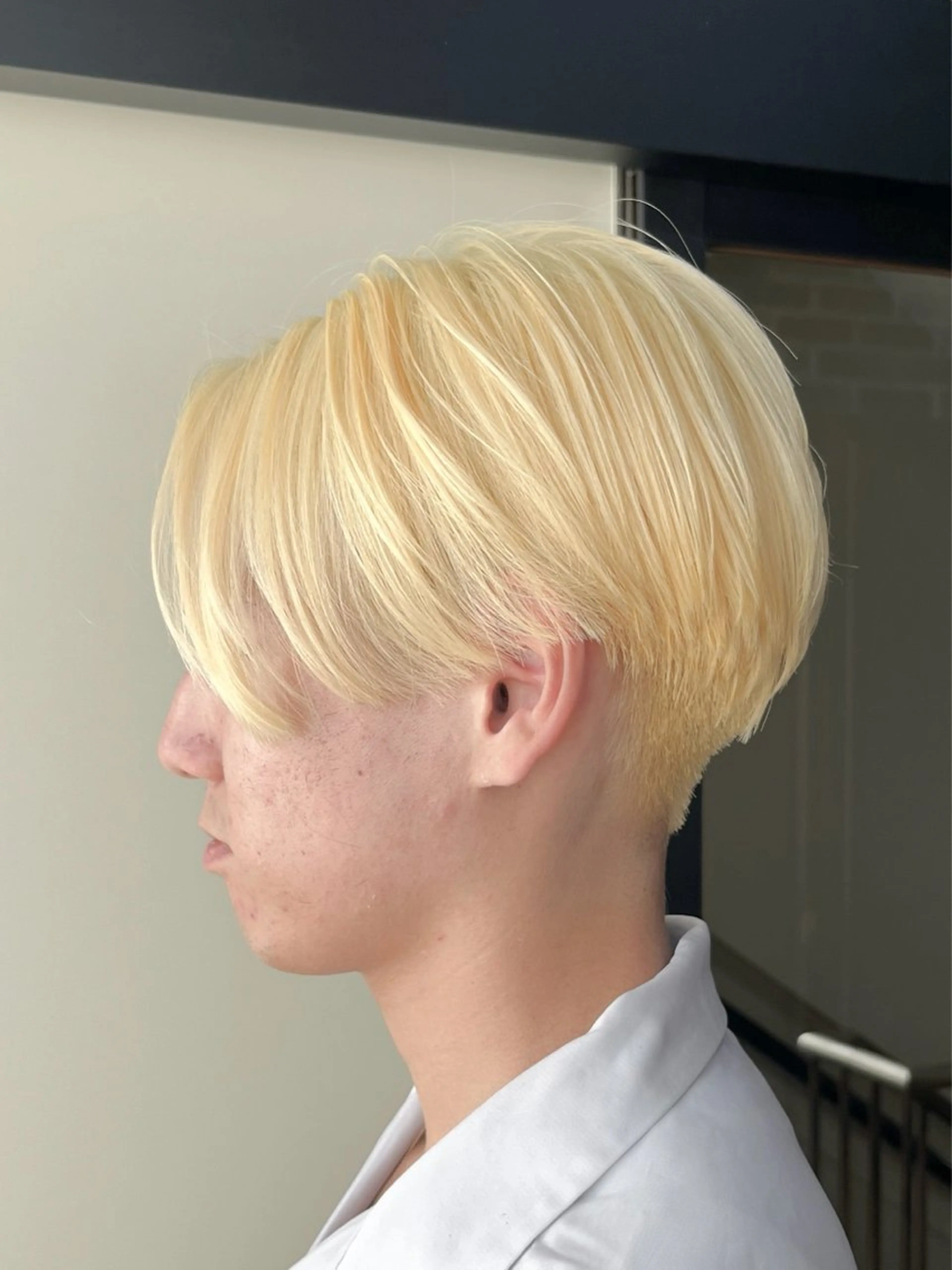 ショート カラー メンズ フェザーパーマ メンズパーマ 刈り上げ ヘアカラー トリートメント ヘアセット 似合わせハイトーン 🍯ayumi🍯のヘアスタイル