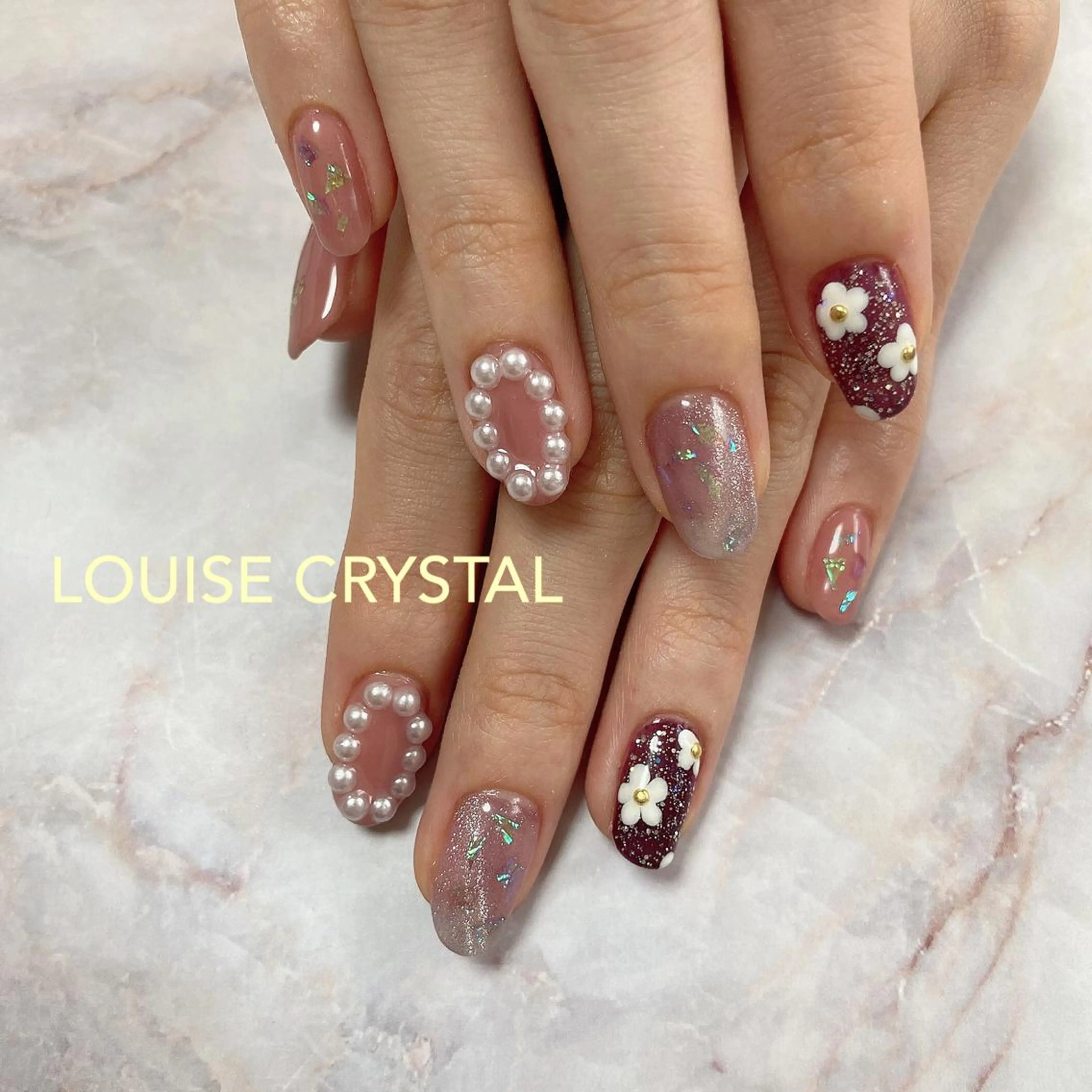 ネイル ハンドネイル LOUISE CRYSTALのネイルデザイン