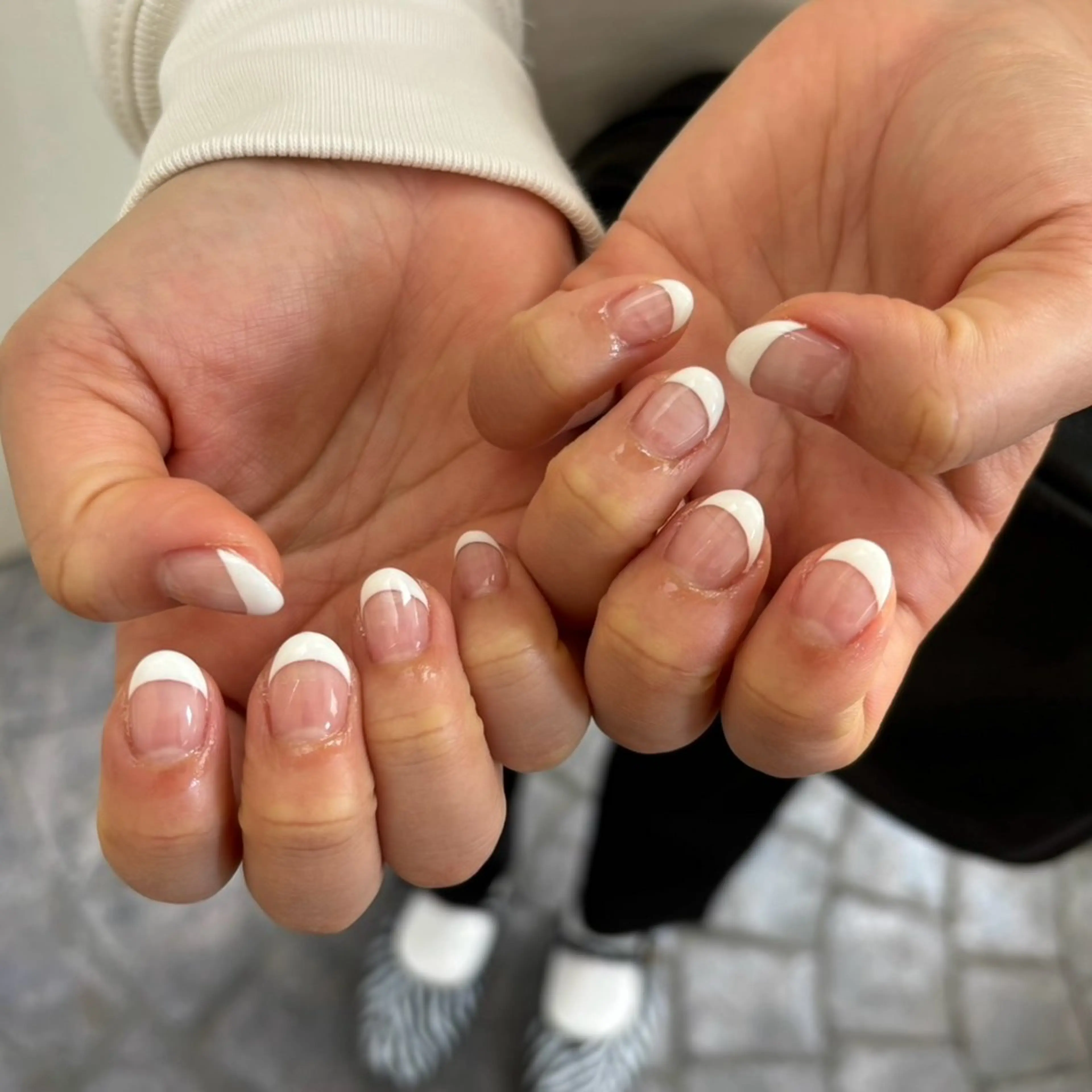 フレンチネイル・カラーグラデーション💅🏽フィルイン施術✨の写真