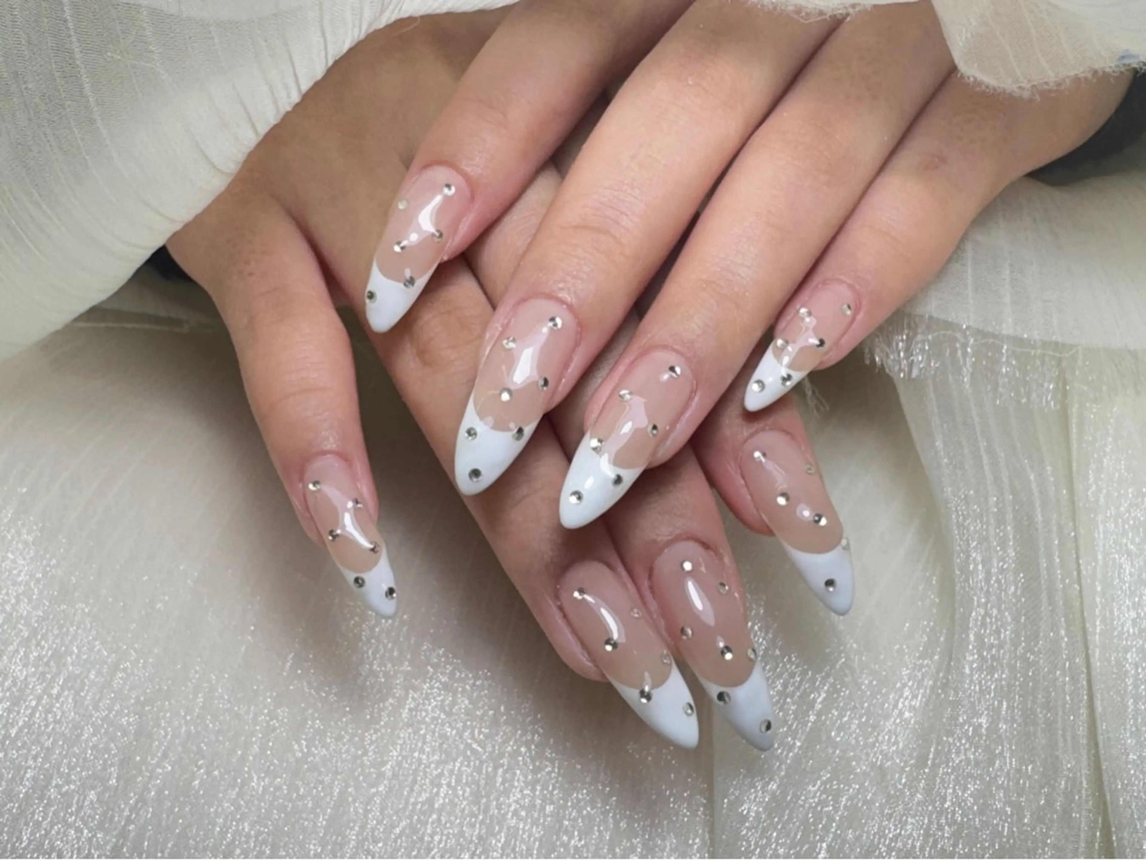 ネイル フレンチネイル ジェルネイル ロングネイル 持ち込み パラジェル ハンドネイル ハンドケア PIPPY NAILSのネイルデザイン