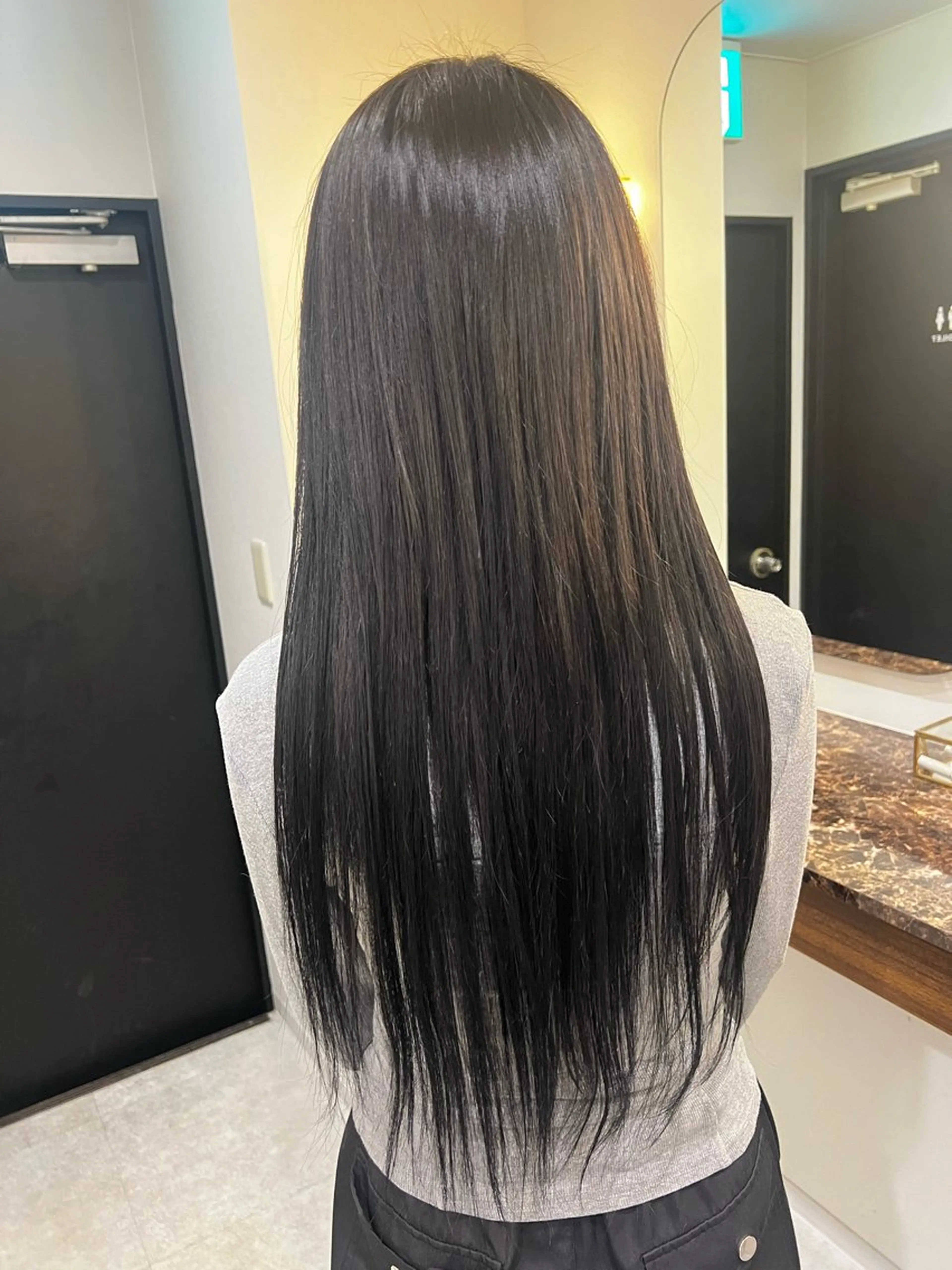 ロング カラー 根本 聖羅のヘアスタイル