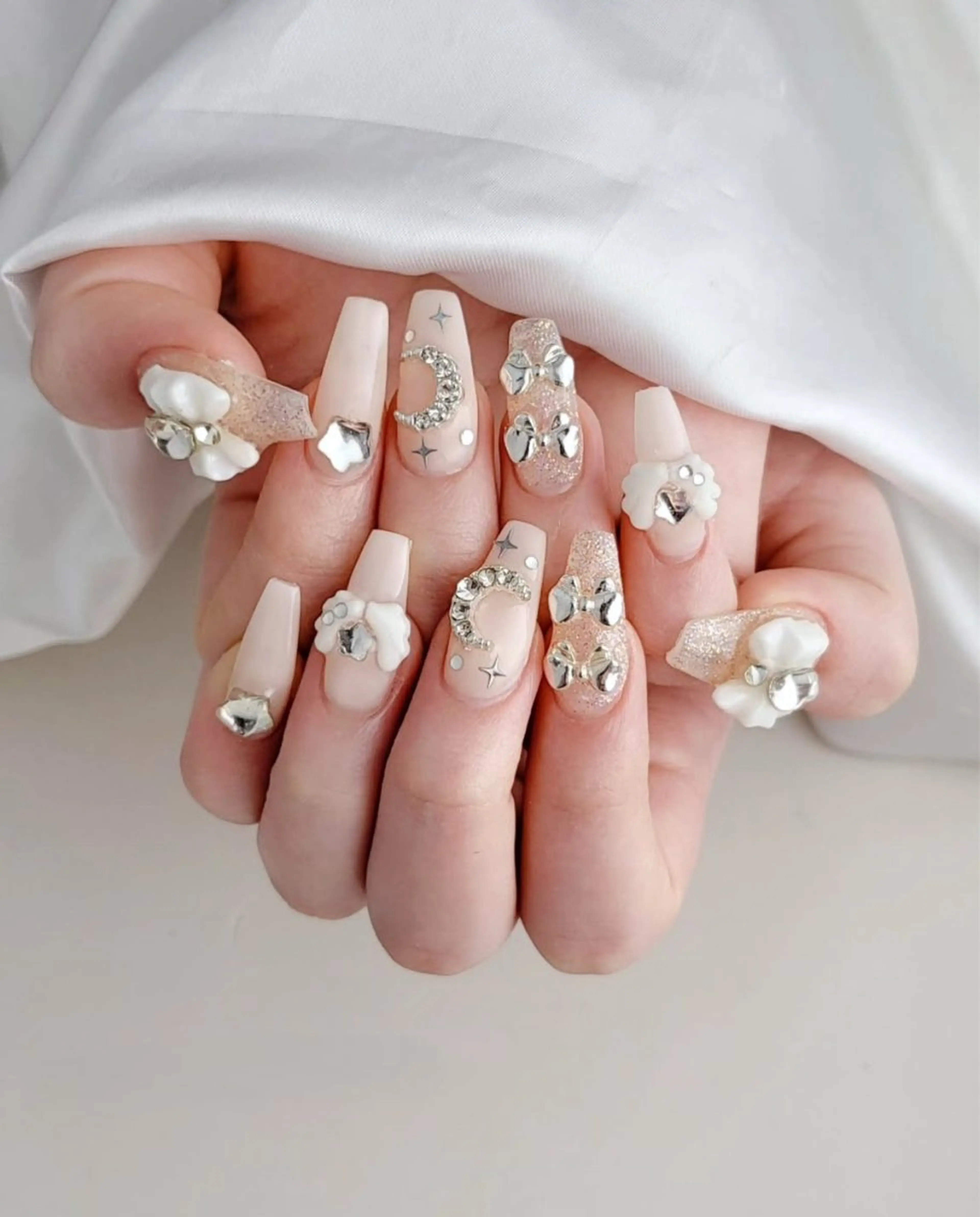 ネイル キラキラネイル マグネットネイル ミラーネイル ニュアンスネイル 春ネイル ハンドネイル Lina nail所属・Lunaa 池袋のネイルデザイン