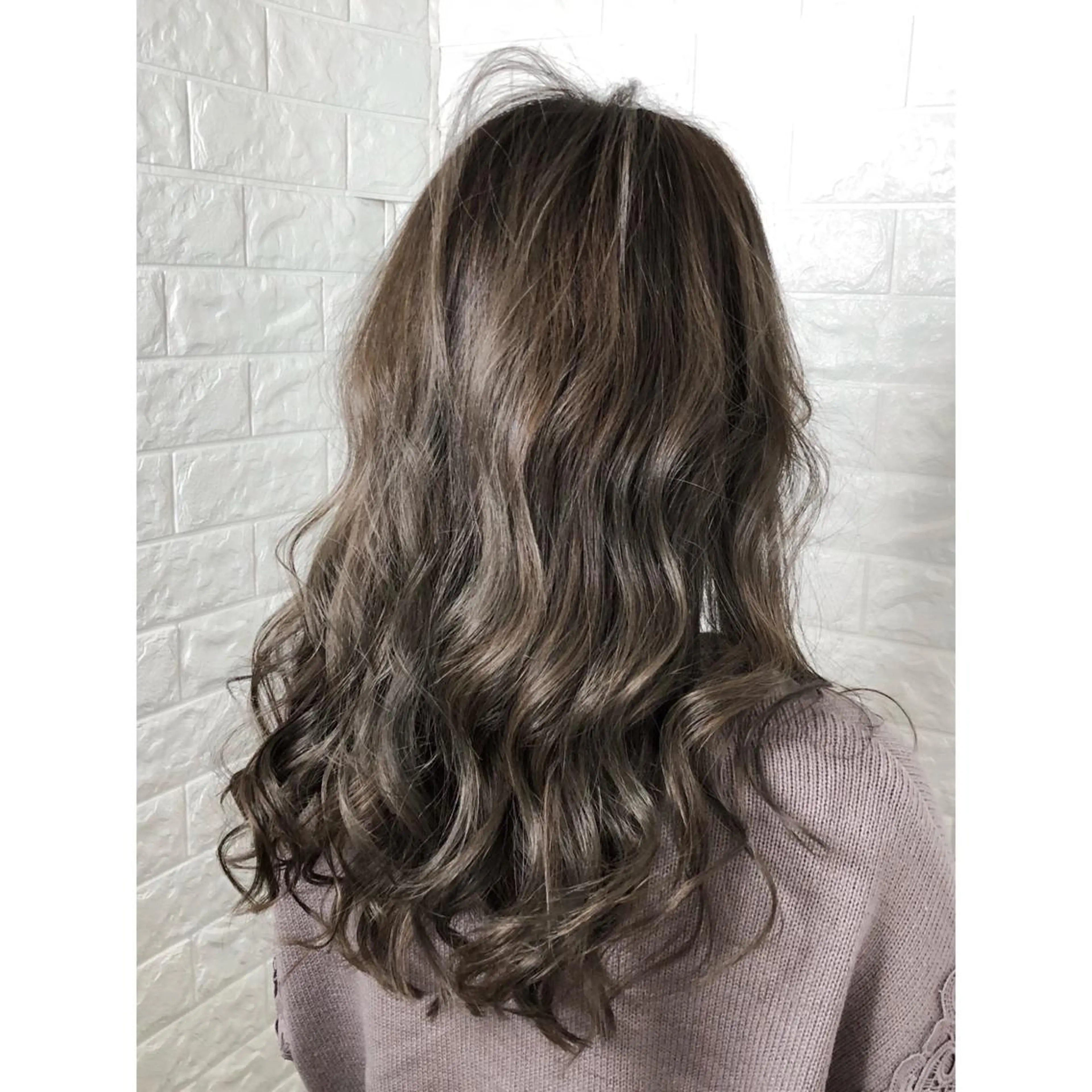 セミロング カラー 透明感カラー グレージュ KIZU 髪質改善 オカルト怪談のヘアスタイル