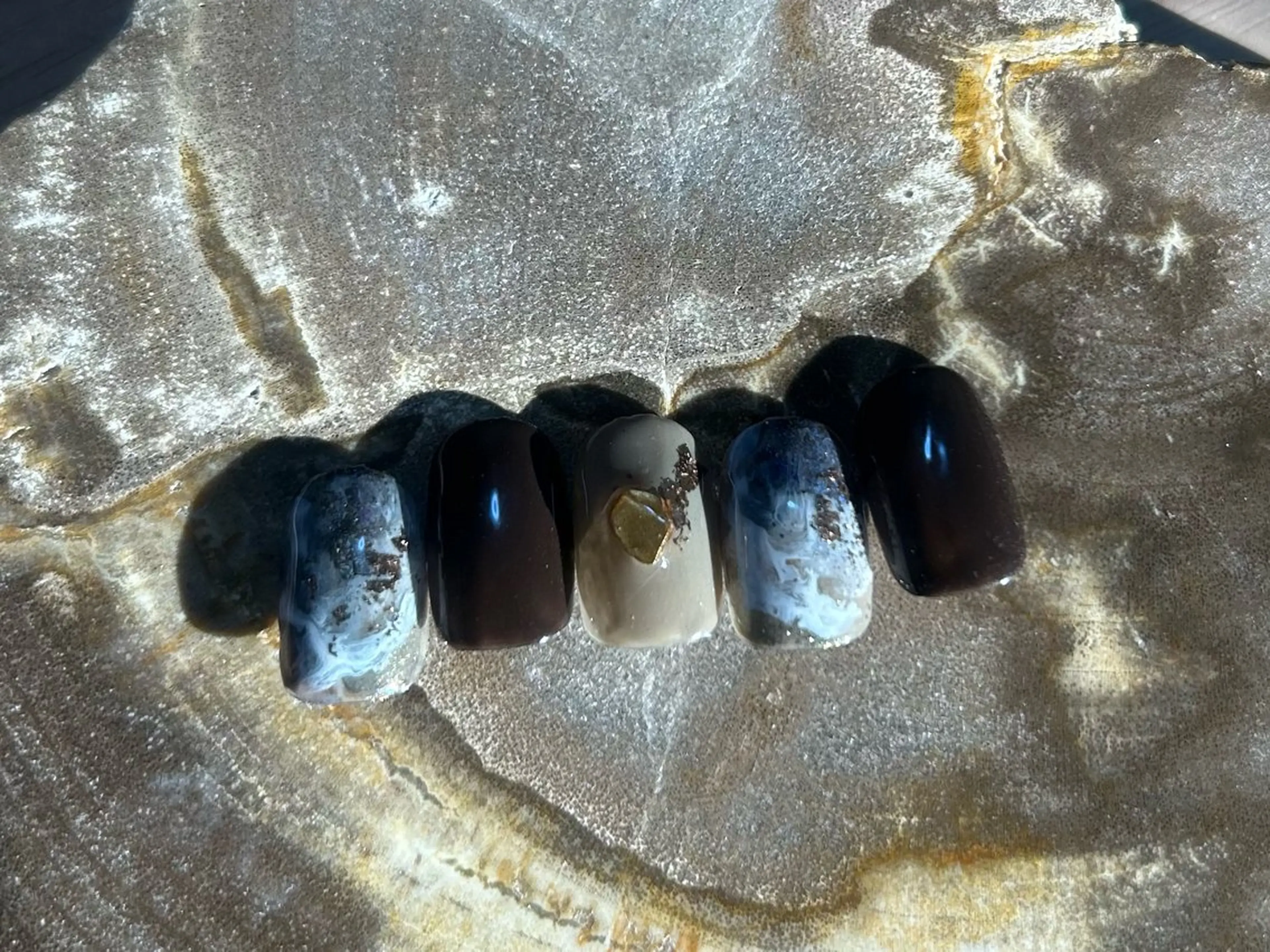 ネイル アートネイル マグネットネイル ニュアンスネイル ハンドネイル アトリエ １０３のネイルデザイン