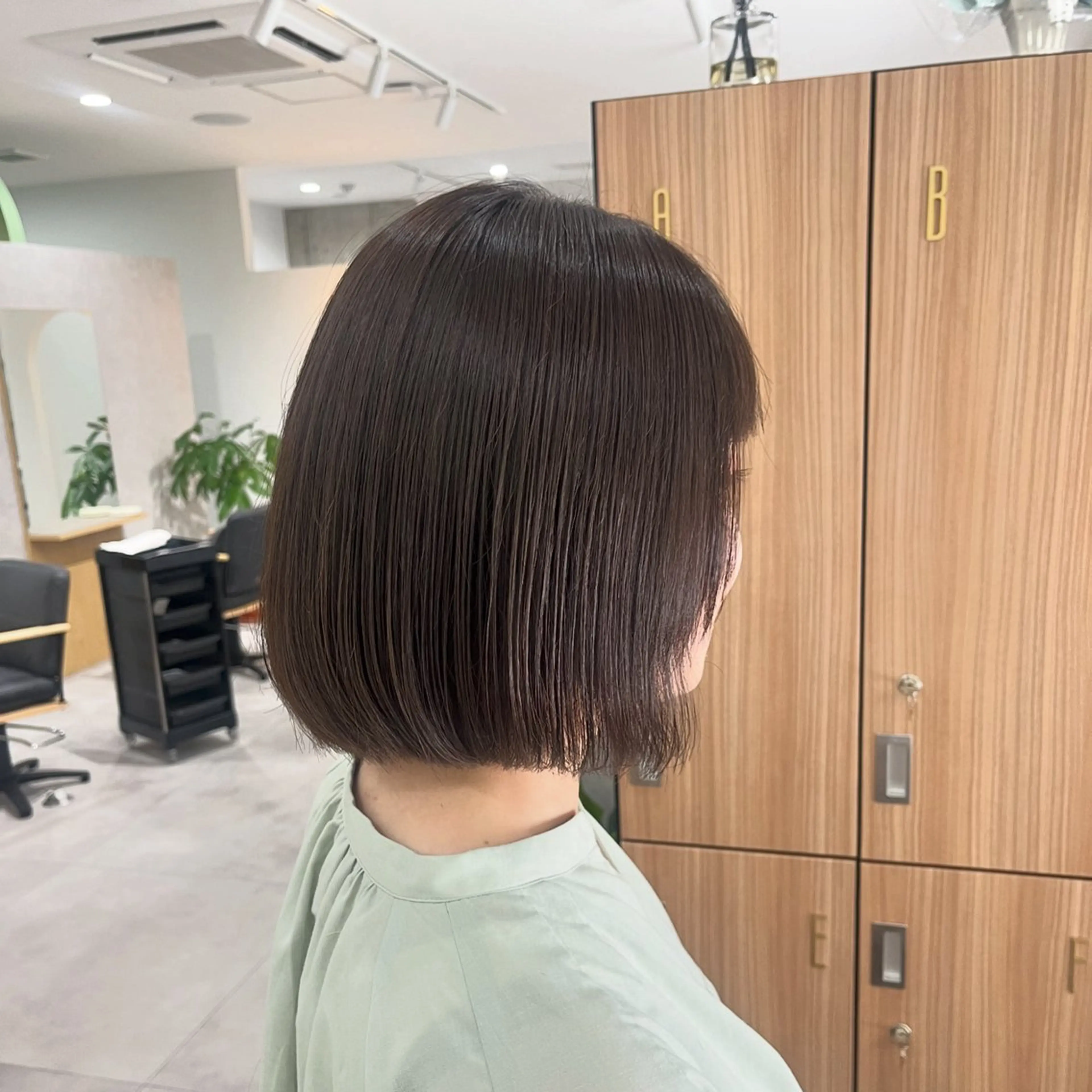 ミディアム カラー 透明感カラー グレージュ 西田 歩果のヘアスタイル