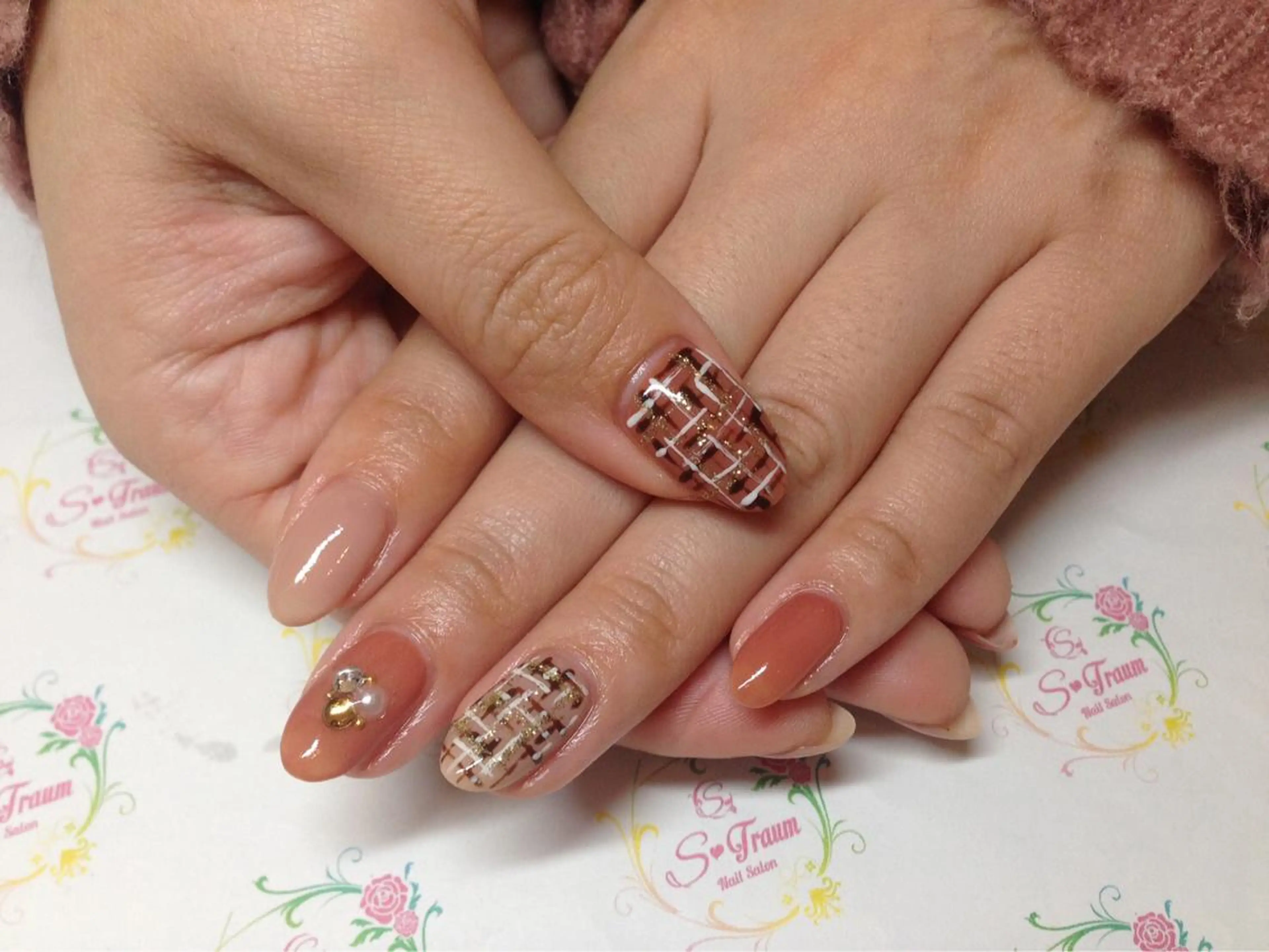 ネイル ストーンネイル ツイードネイル Nail Salon S-Traum所属・Nail Salon S-Traumのネイルデザイン