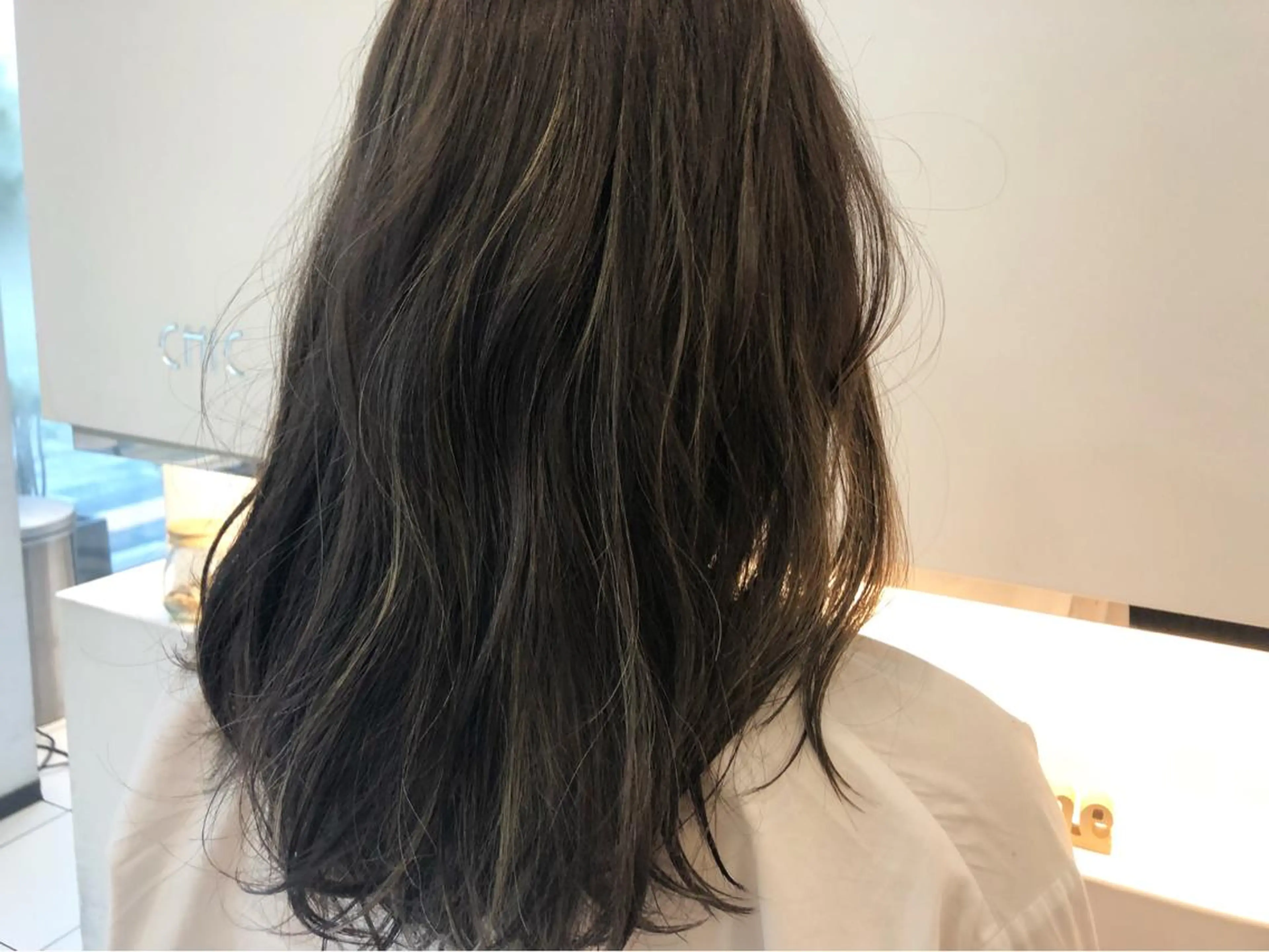 セミロング ハイライト GLROW haruhiのヘアスタイル