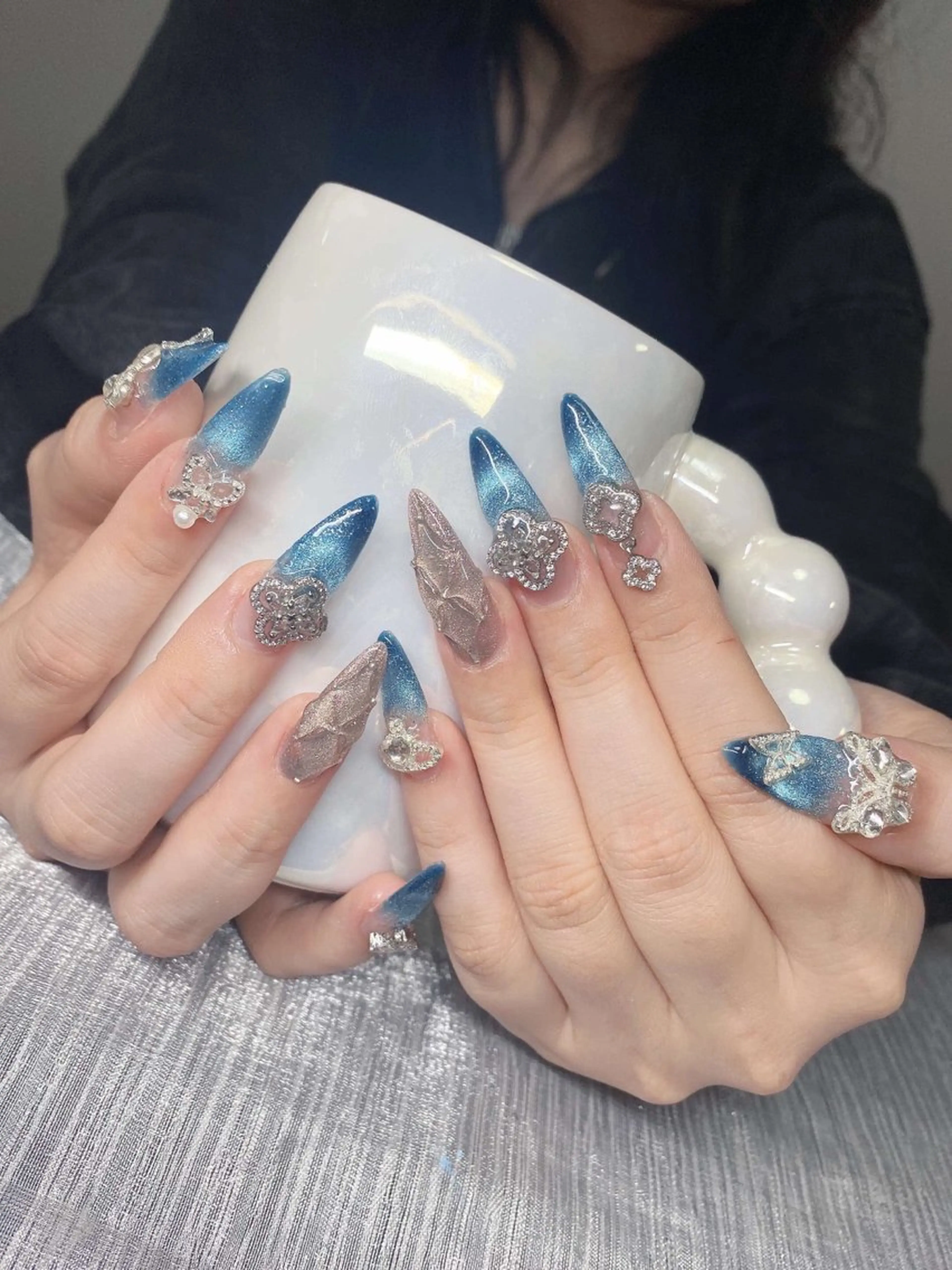 ネイル 長さ出し グラデーション キラキラネイル マグネットネイル ニュアンスネイル ハンドネイル Lee Ainのネイルデザイン