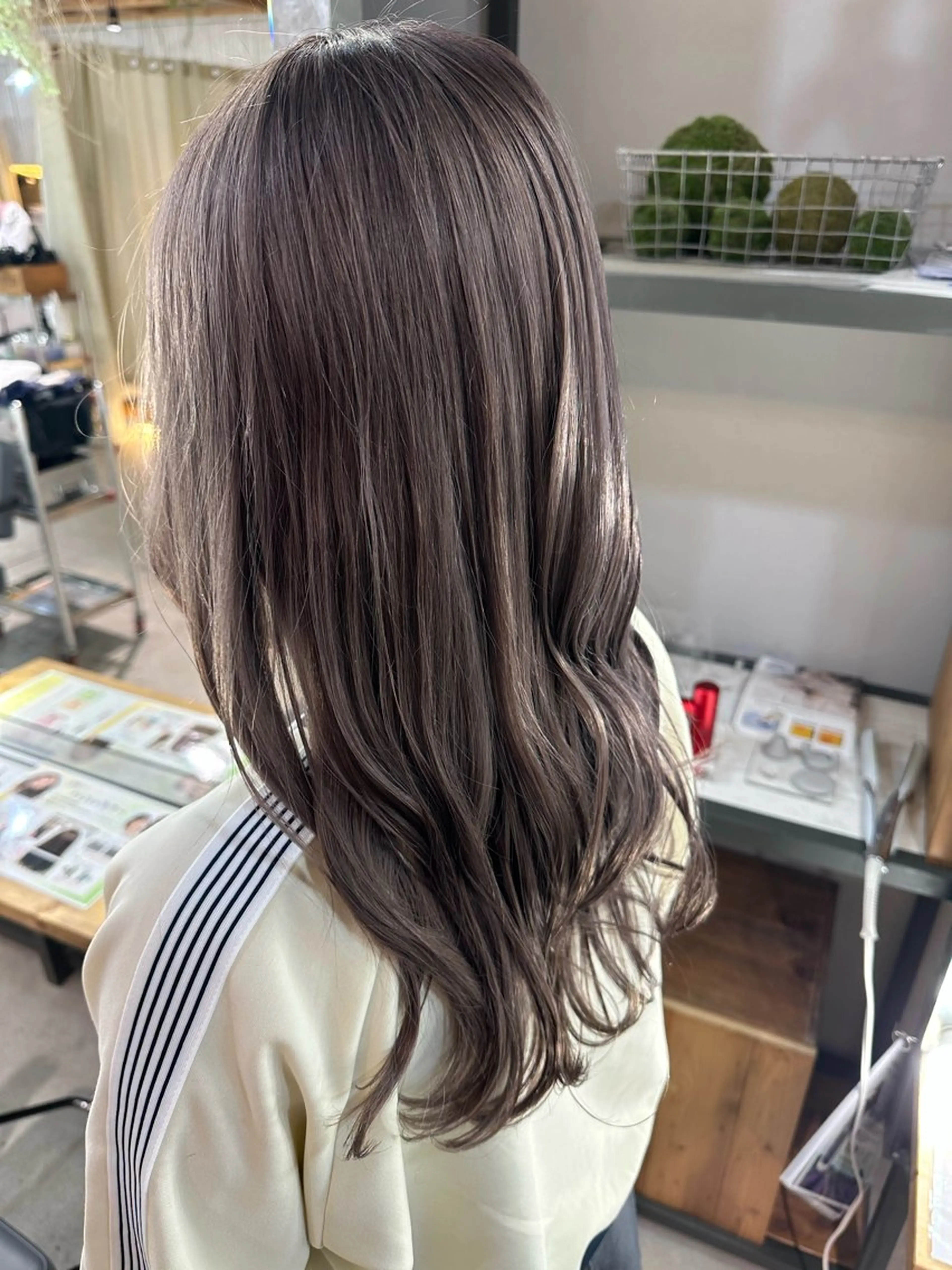 ロング カラー グレージュ シルバー シルバーグレージュ 溜 一太のヘアスタイル