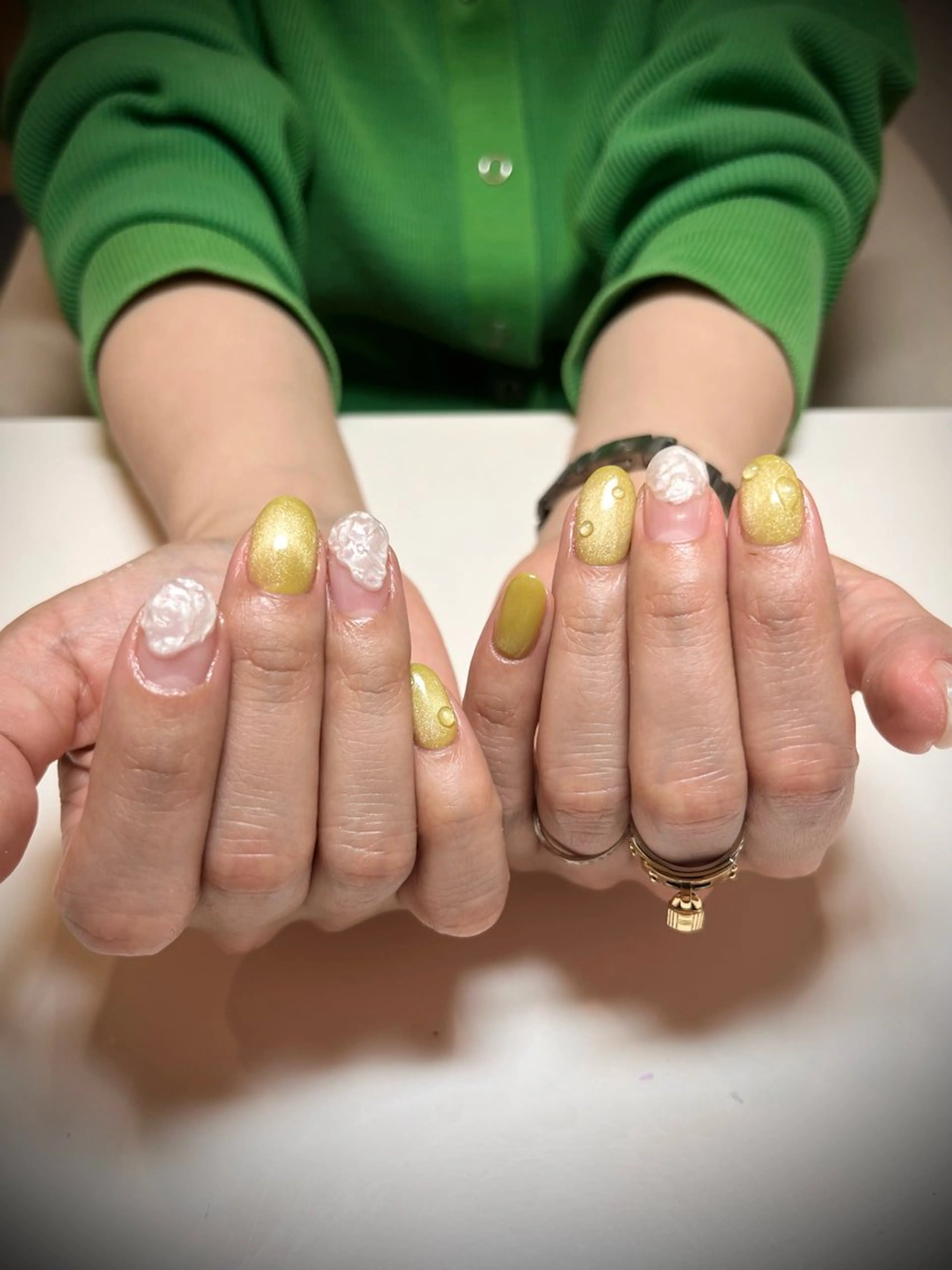 ネイル ジェルネイル グリーン マグネットネイル パラジェル 春ネイル ハンドネイル himitsukichi所属・himitsu kichiのネイルデザイン