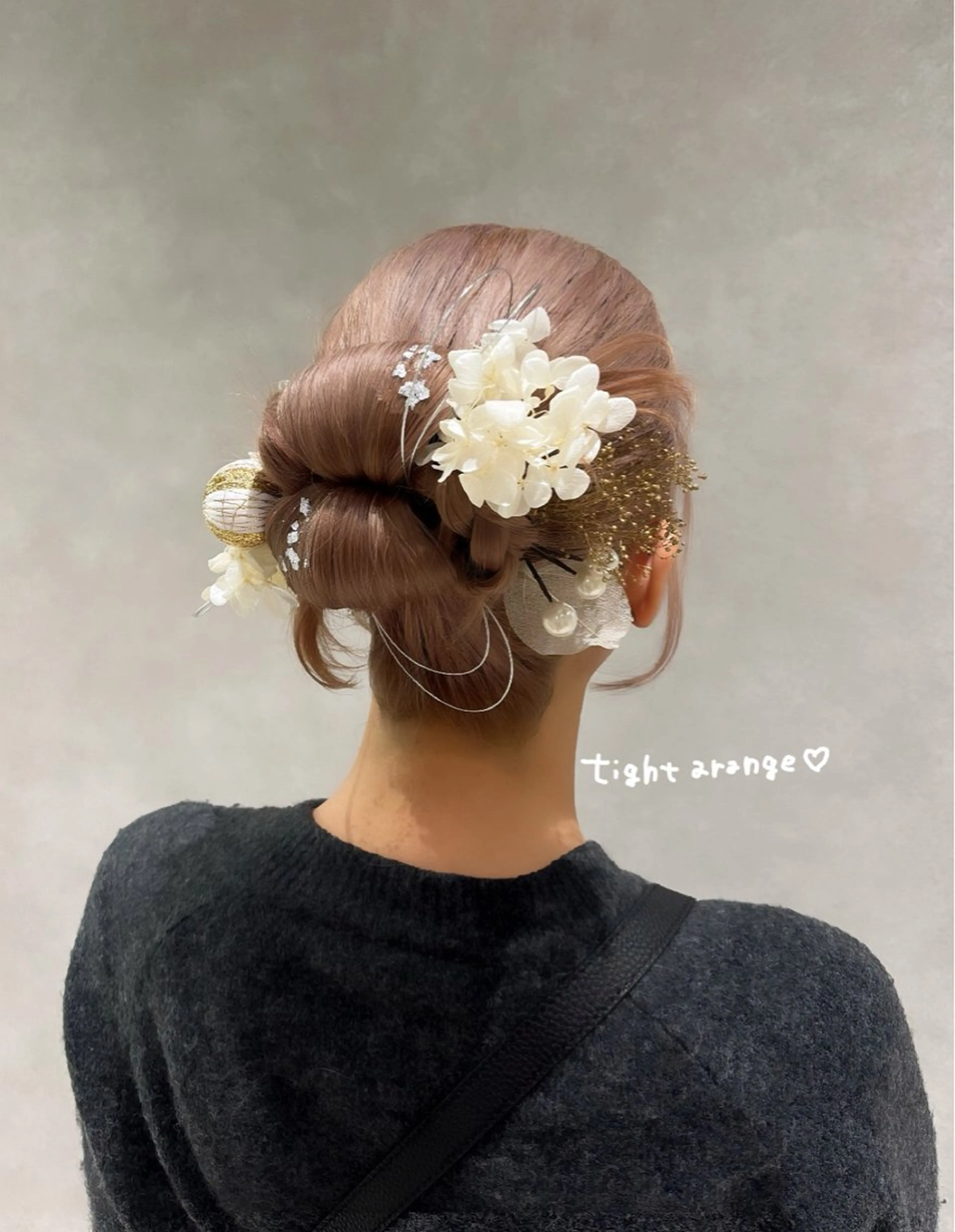 ロング カラー ヘアアレンジ 成人式 ヘアセット regalo Acari🍎のヘアスタイル