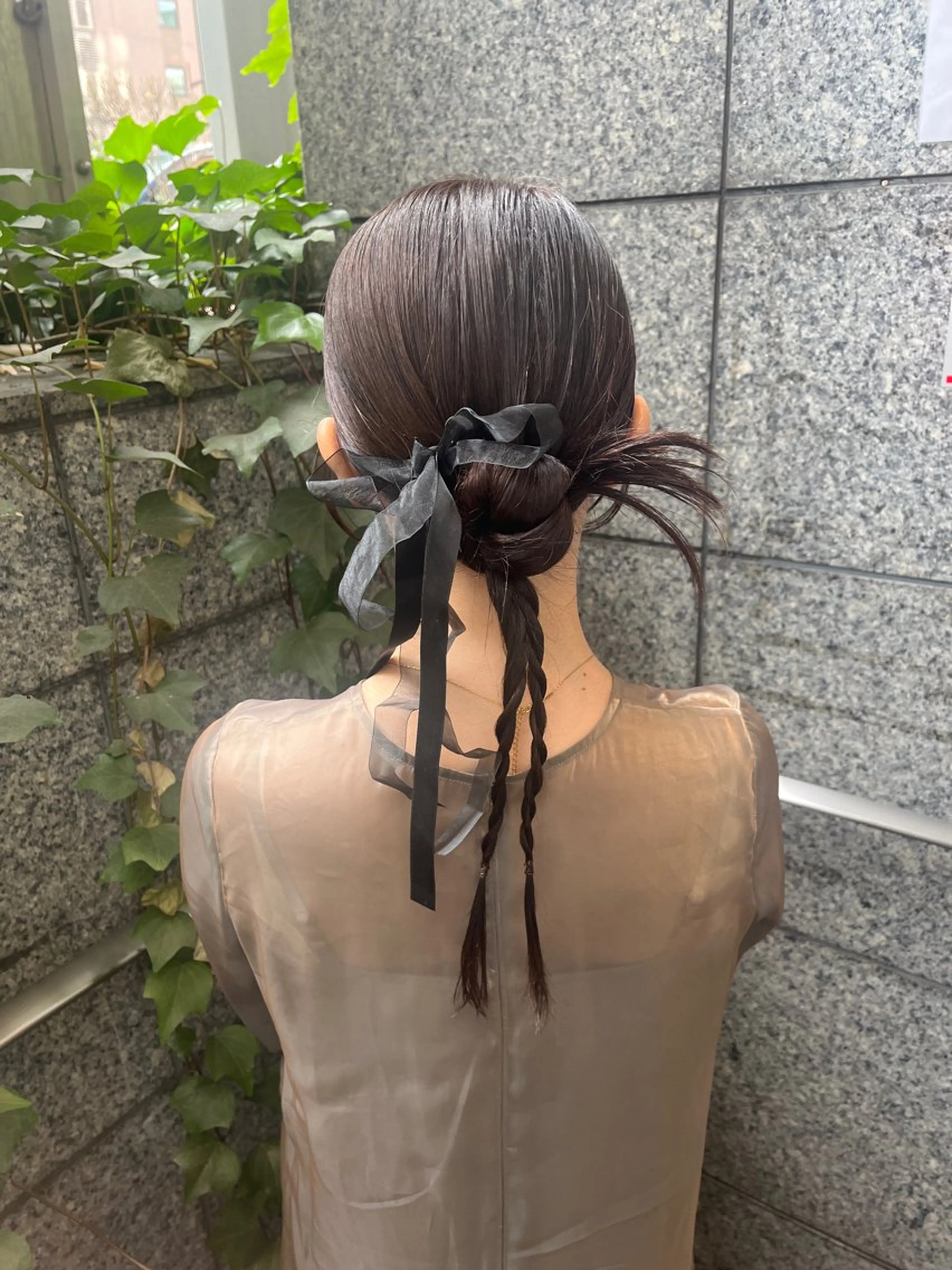 【人気NO.1】⭐️リボン付お呼ばれヘアセット⭐️ブラックのサテン&シースルーリボンのオシャレな組み合わせ♡（1m以内）の写真