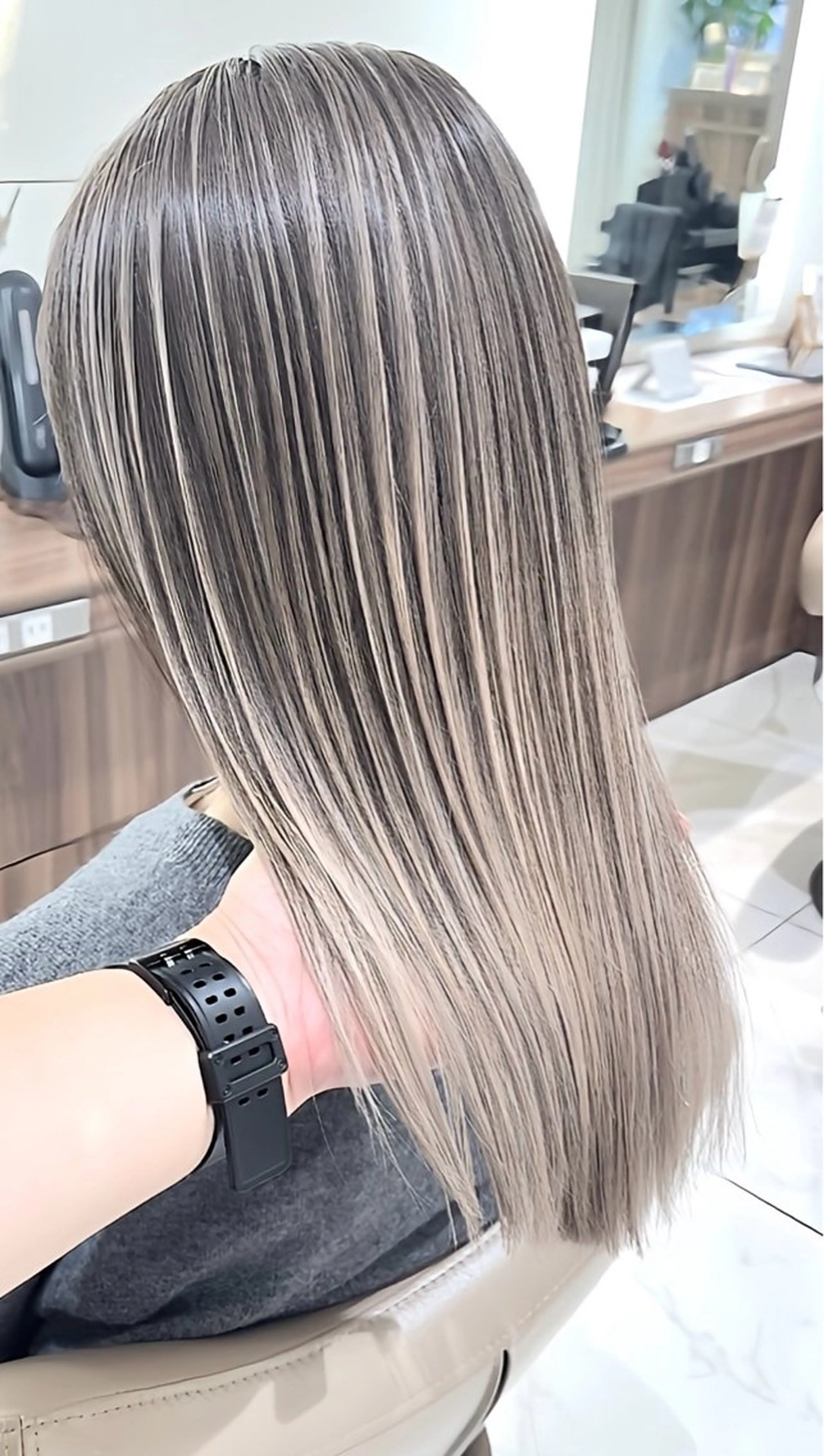 セミロング カラー バレイヤージュ 髪質改善 レイヤーカット カット ヘアカラー トリートメント 山崎俊輔/髪質改善 /バレイヤージュのヘアスタイル