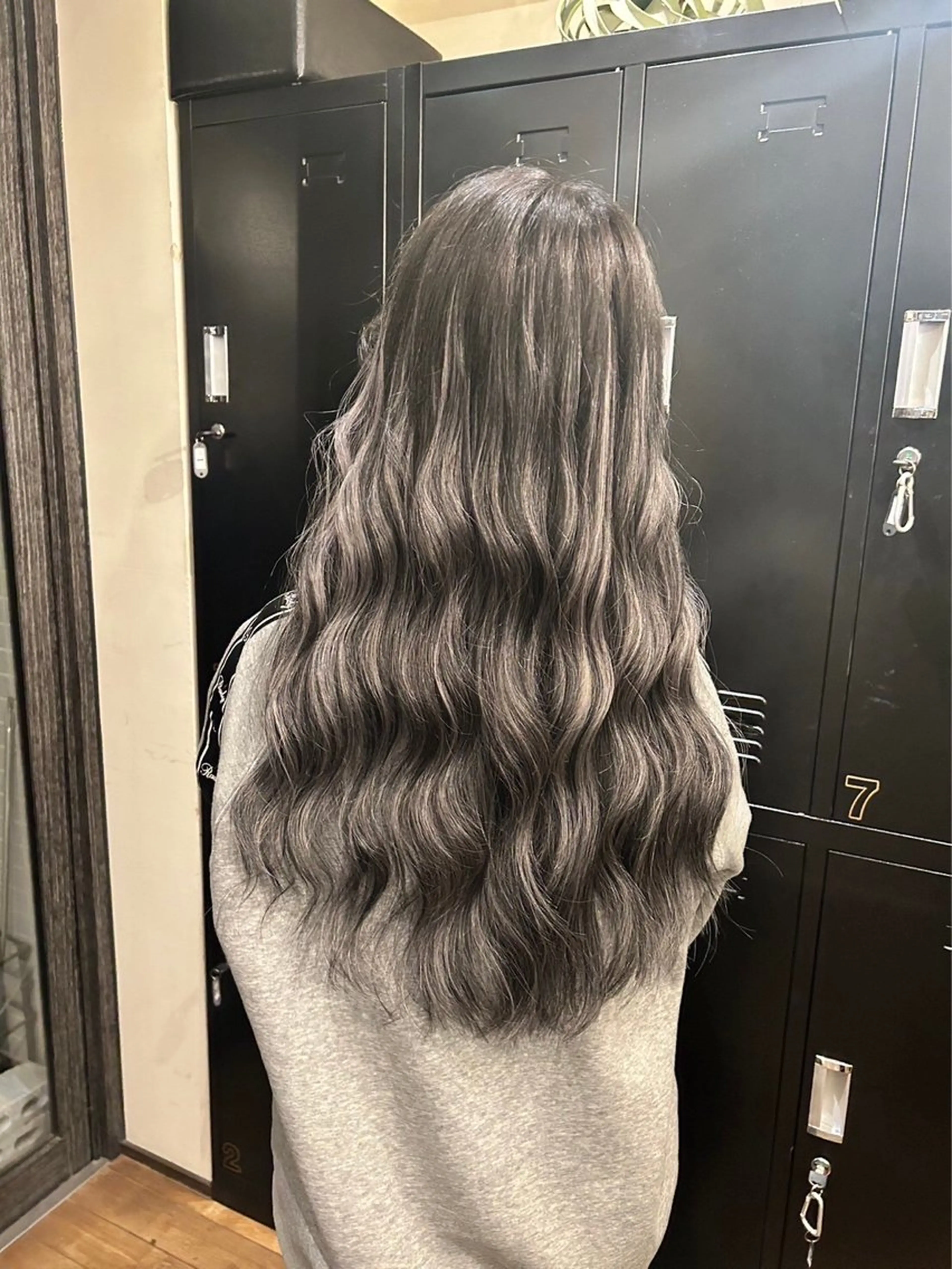 ロング ヘアカラー エクステ Navy （ネイビー）のヘアスタイル