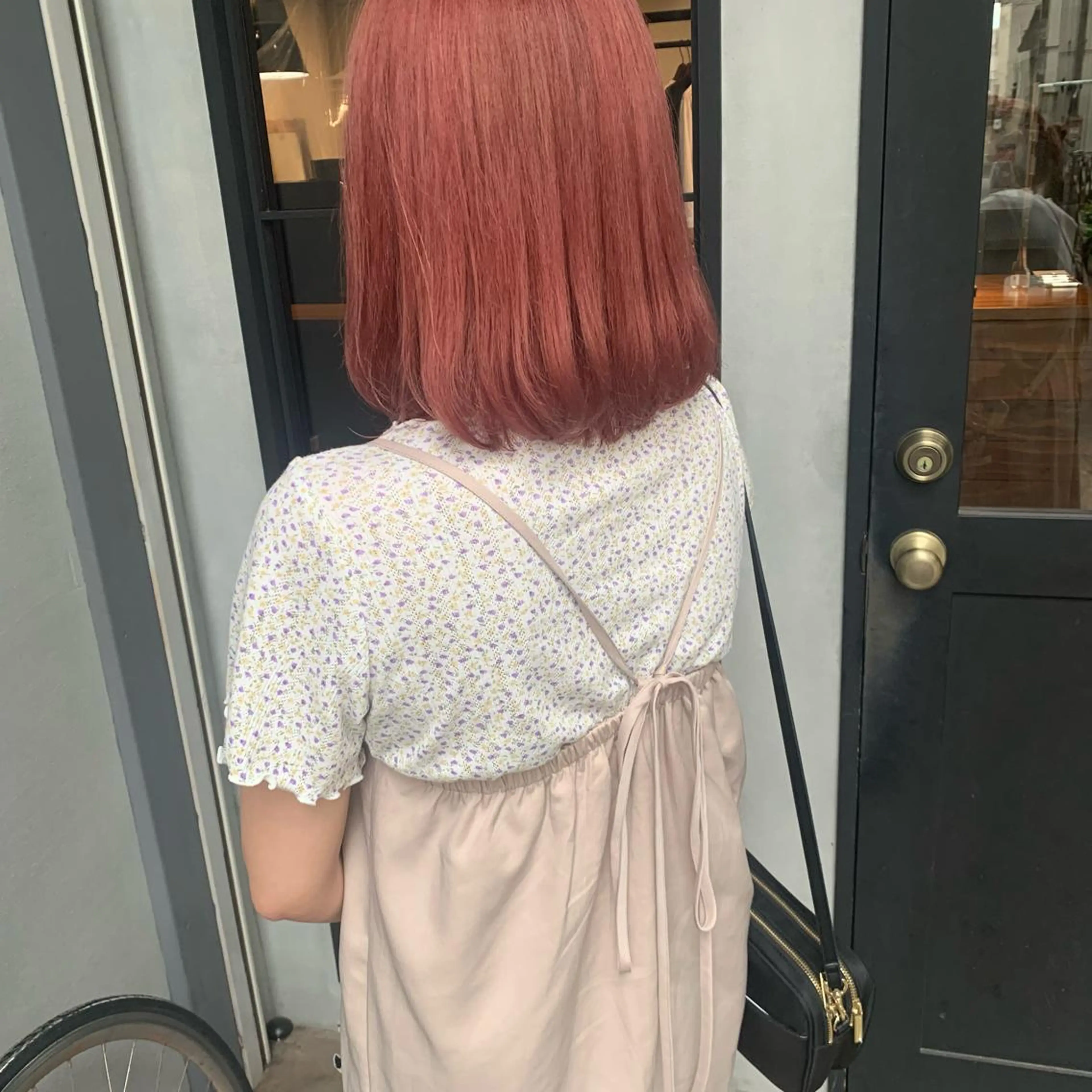 ミディアム カラー ブリーチ 透明感カラー ピンクカラー ヘアカラー 野々村 朋美のヘアスタイル