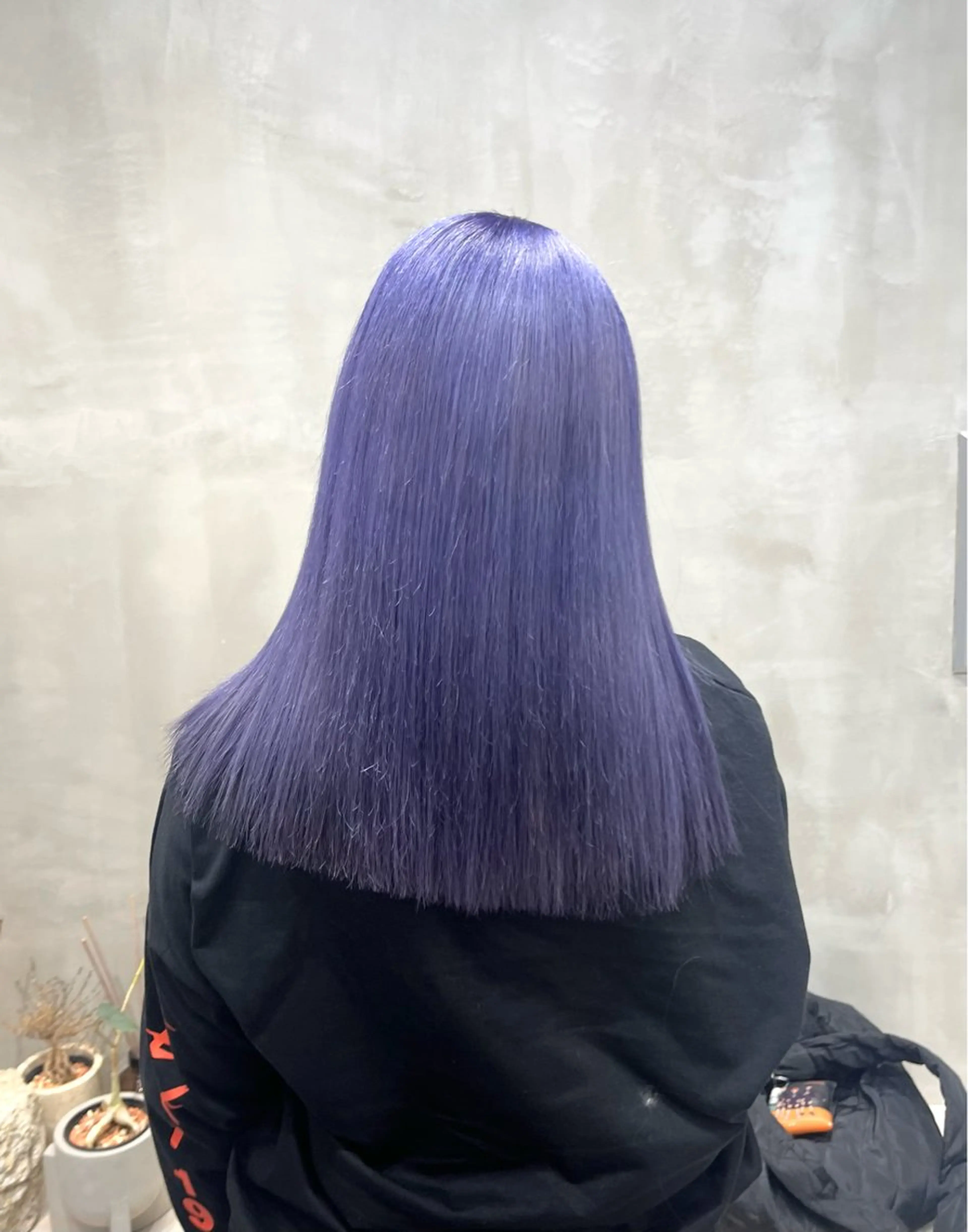 ロング カラー ブリーチ ブロンド シルバー ホワイトブロンド ナツミ/透明感カラー /酸性ストレートのヘアスタイル