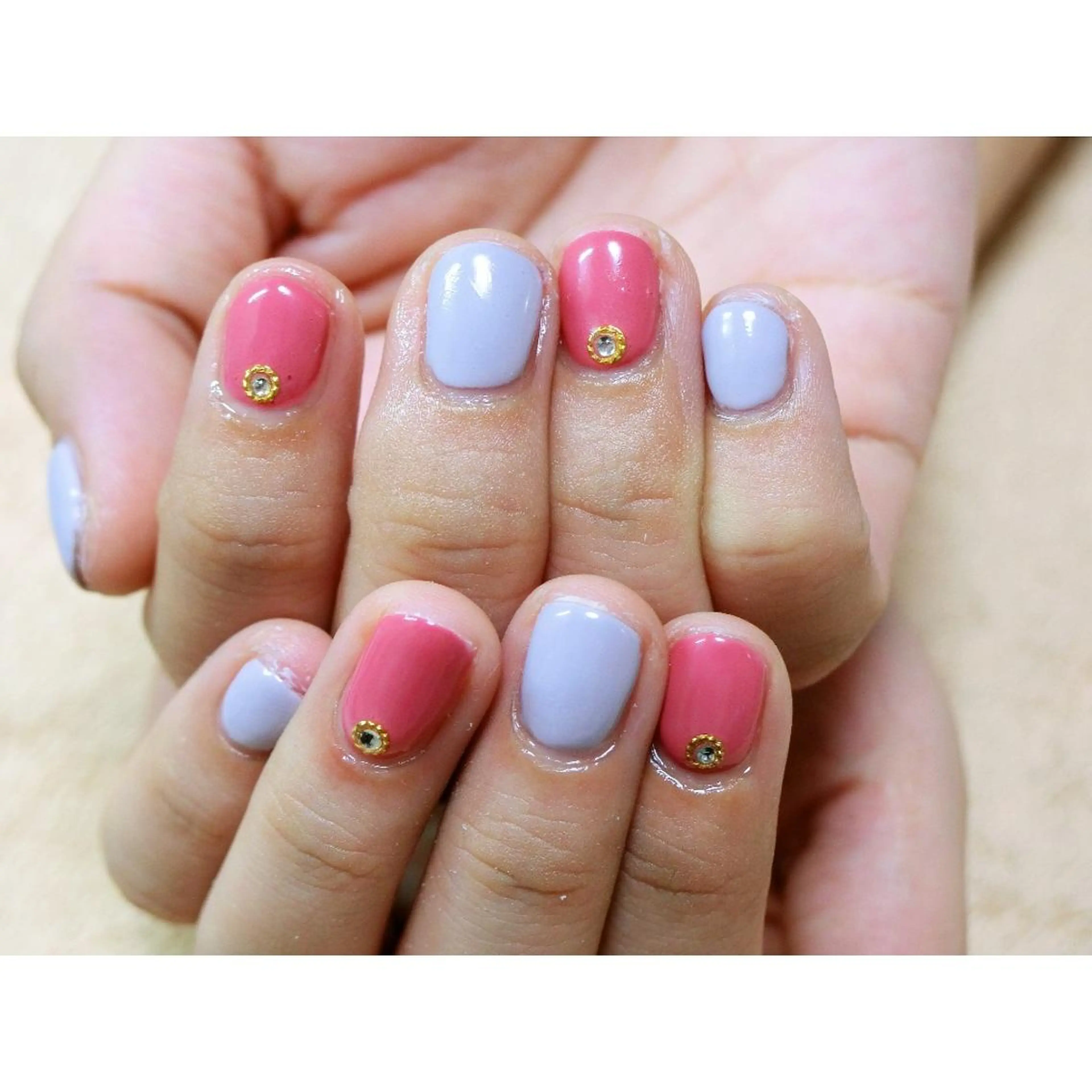 ネイル シンプルネイル 痛ネイル/ワンホン/ フィルイン/長さだしのネイルデザイン