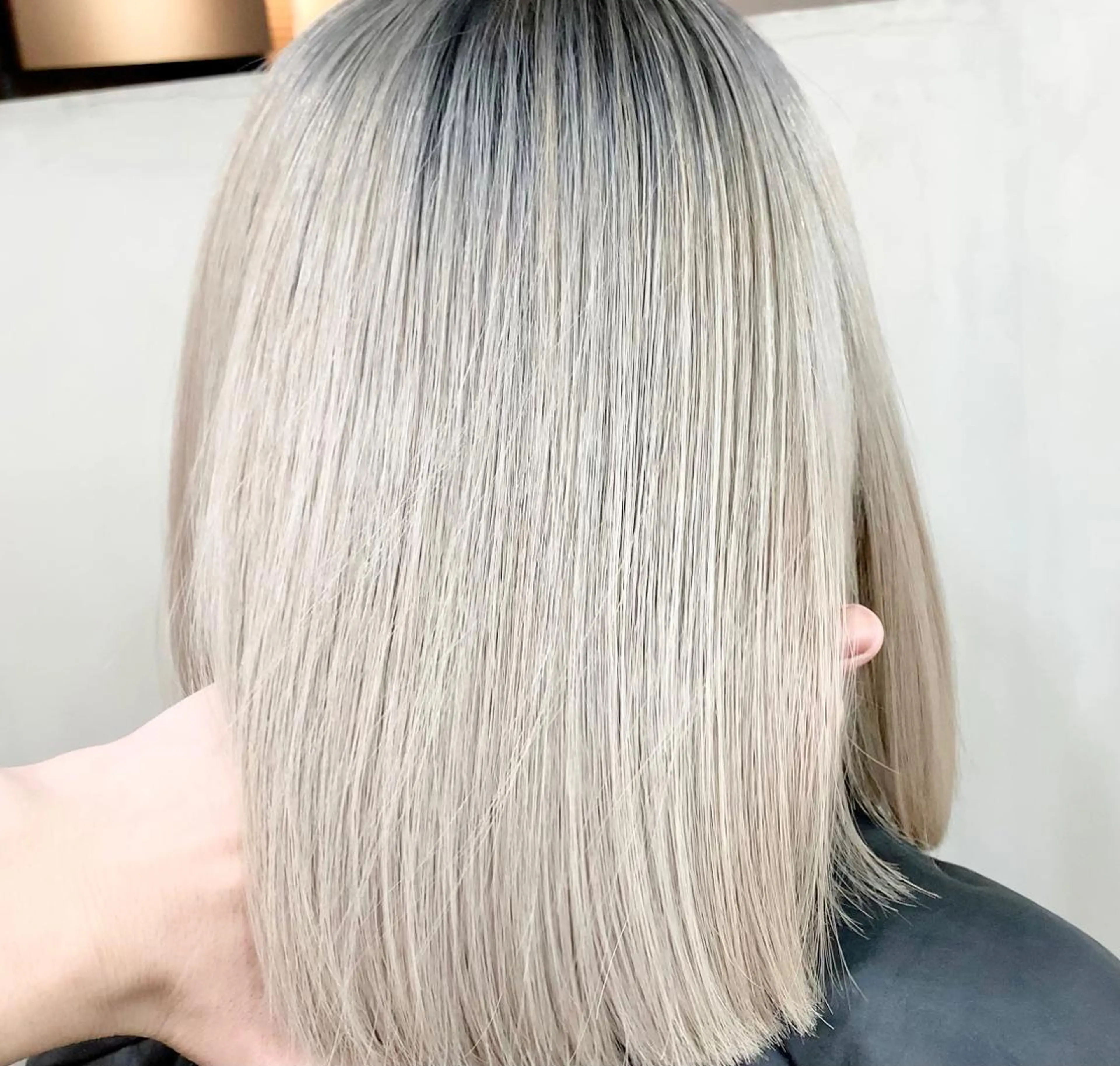 ショート カラー ヘアアレンジ ネイル マツエク・マツパ ブロンド ホワイト カット ヘアカラー トリートメント ブリーチ特化 / share 元太のヘアスタイル