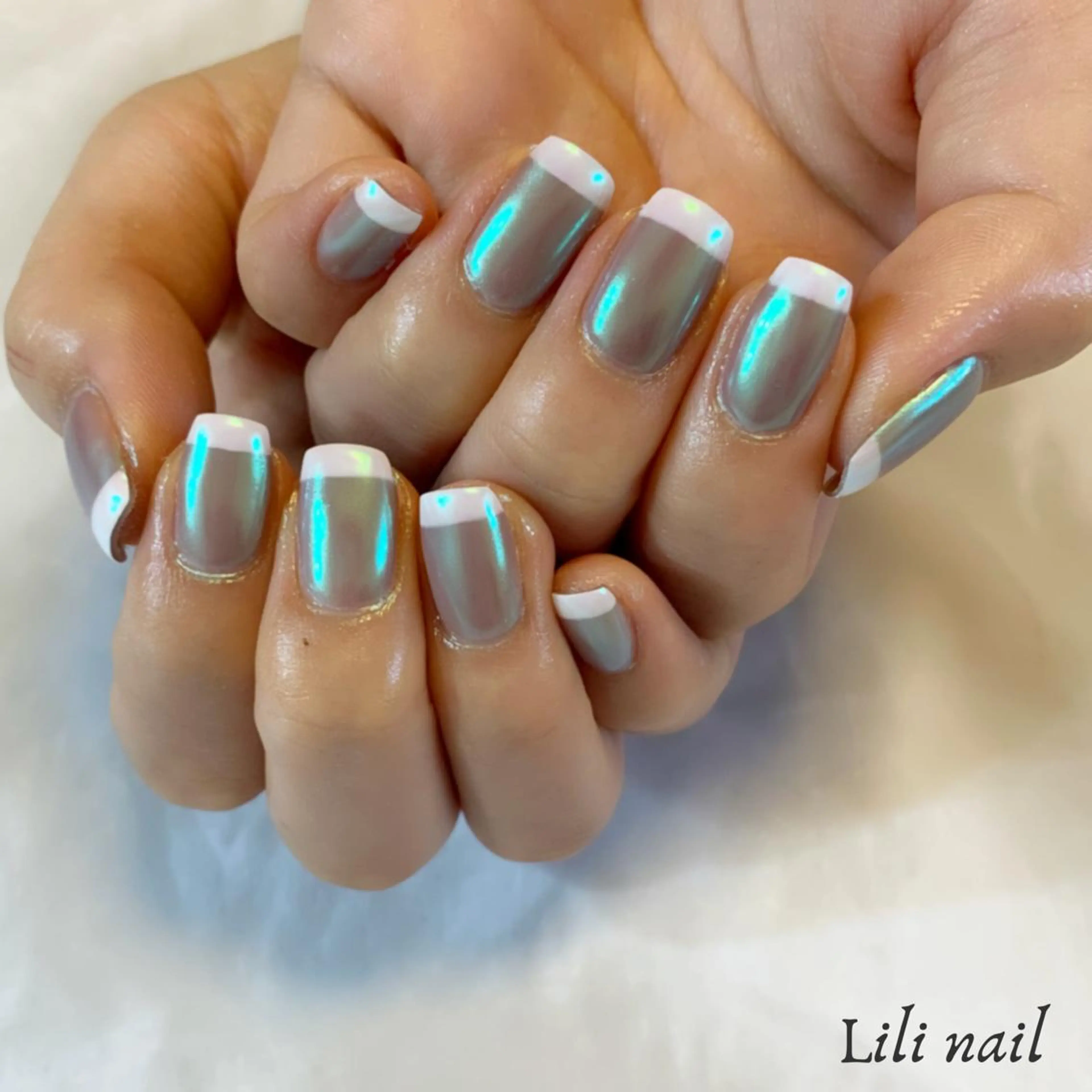 ショート ネイル オーロラネイル グリーン ミラーネイル スクエアネイル Lili beauty salon所属・Lilibeauty salonのネイルデザイン