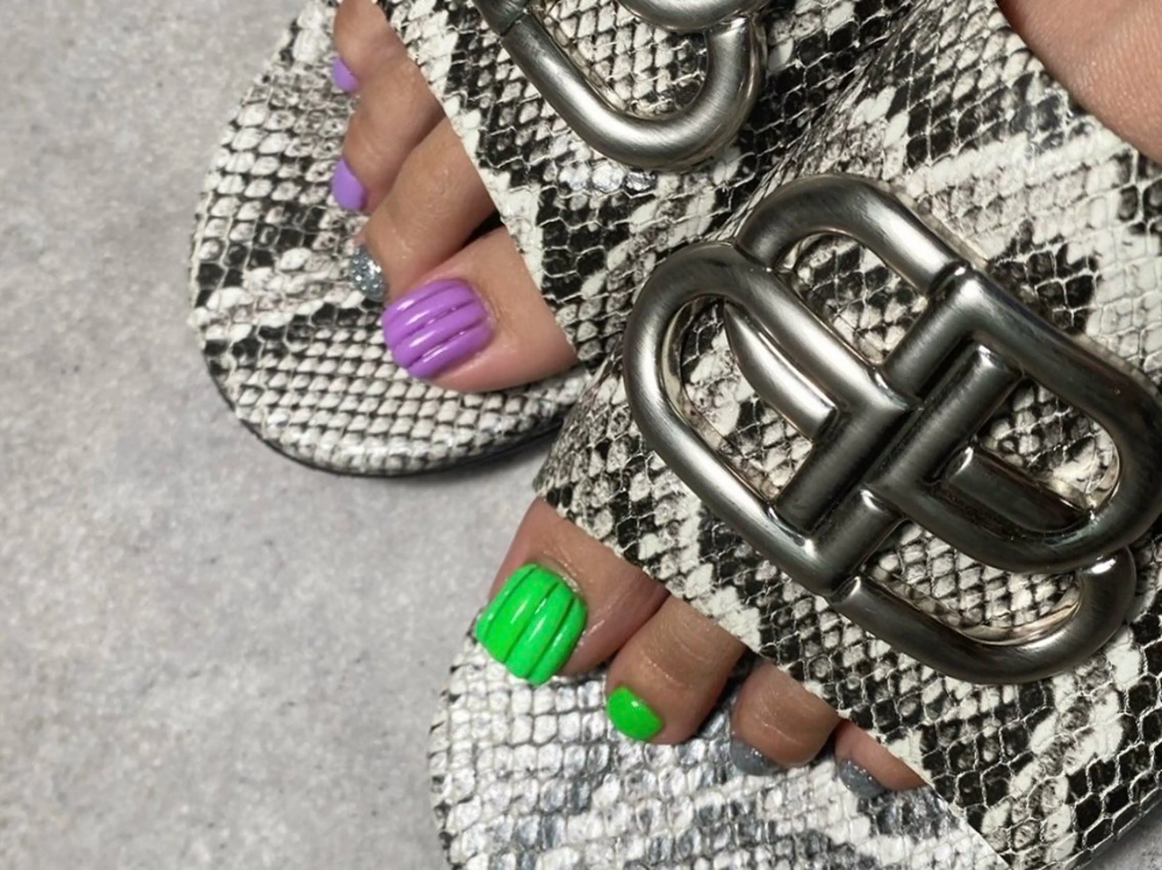 フットネイル 2本アートの写真