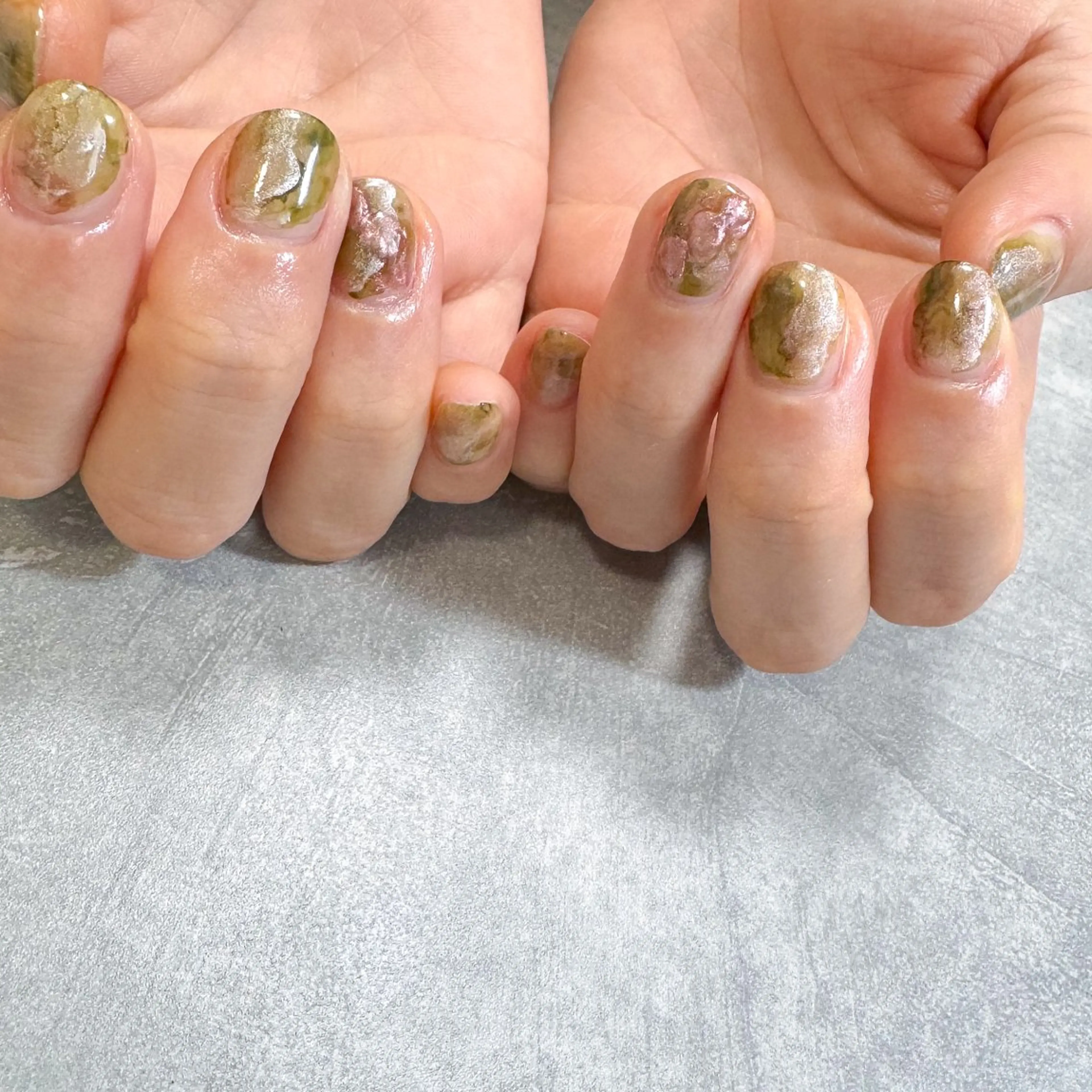 ネイル グリーン キラキラネイル ミラーネイル ニュアンスネイル ピンク ハンドネイル pointillé .ayaのネイルデザイン