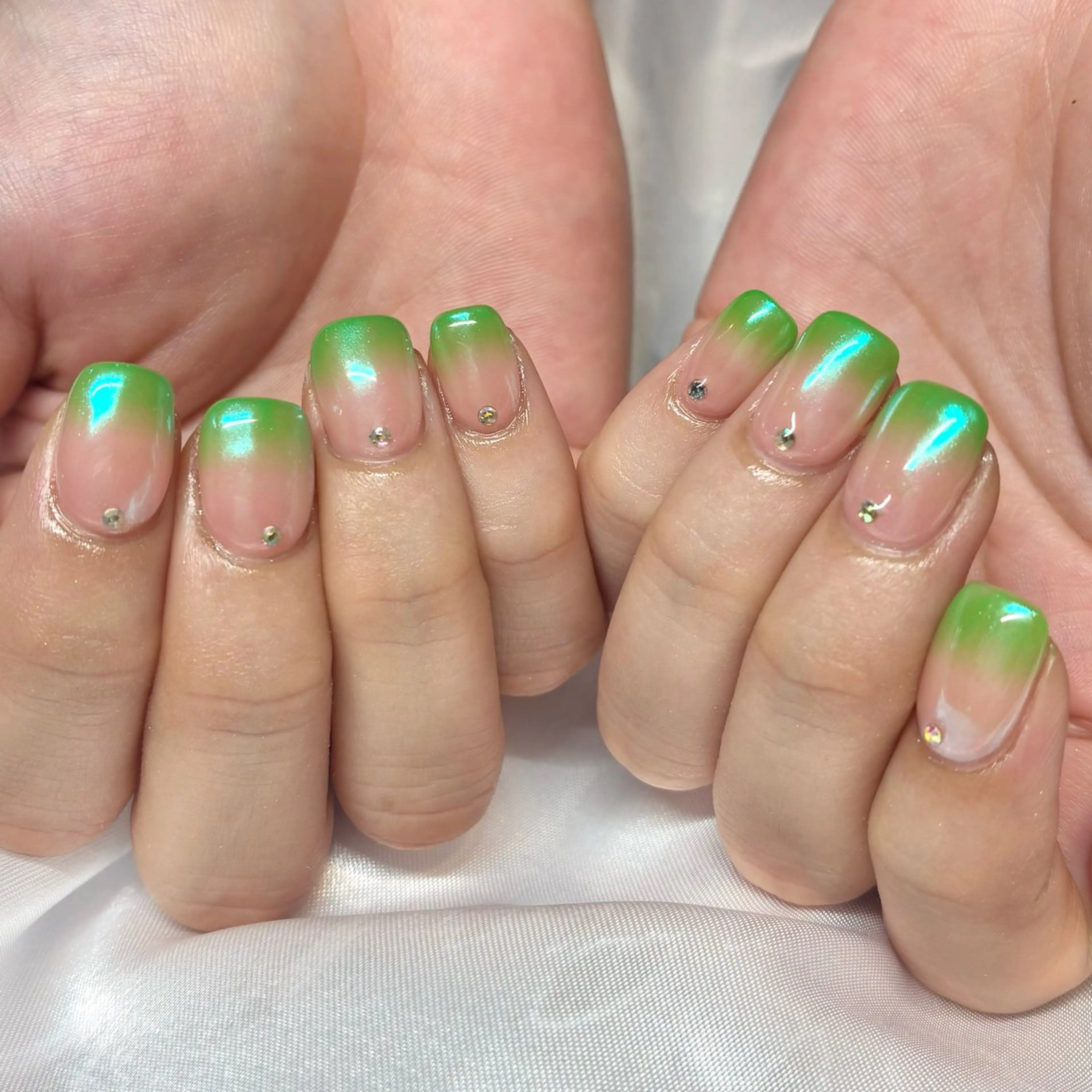 ネイル オーロラネイル ハンドネイル Nail ヌシん家 AKANEのネイルデザイン